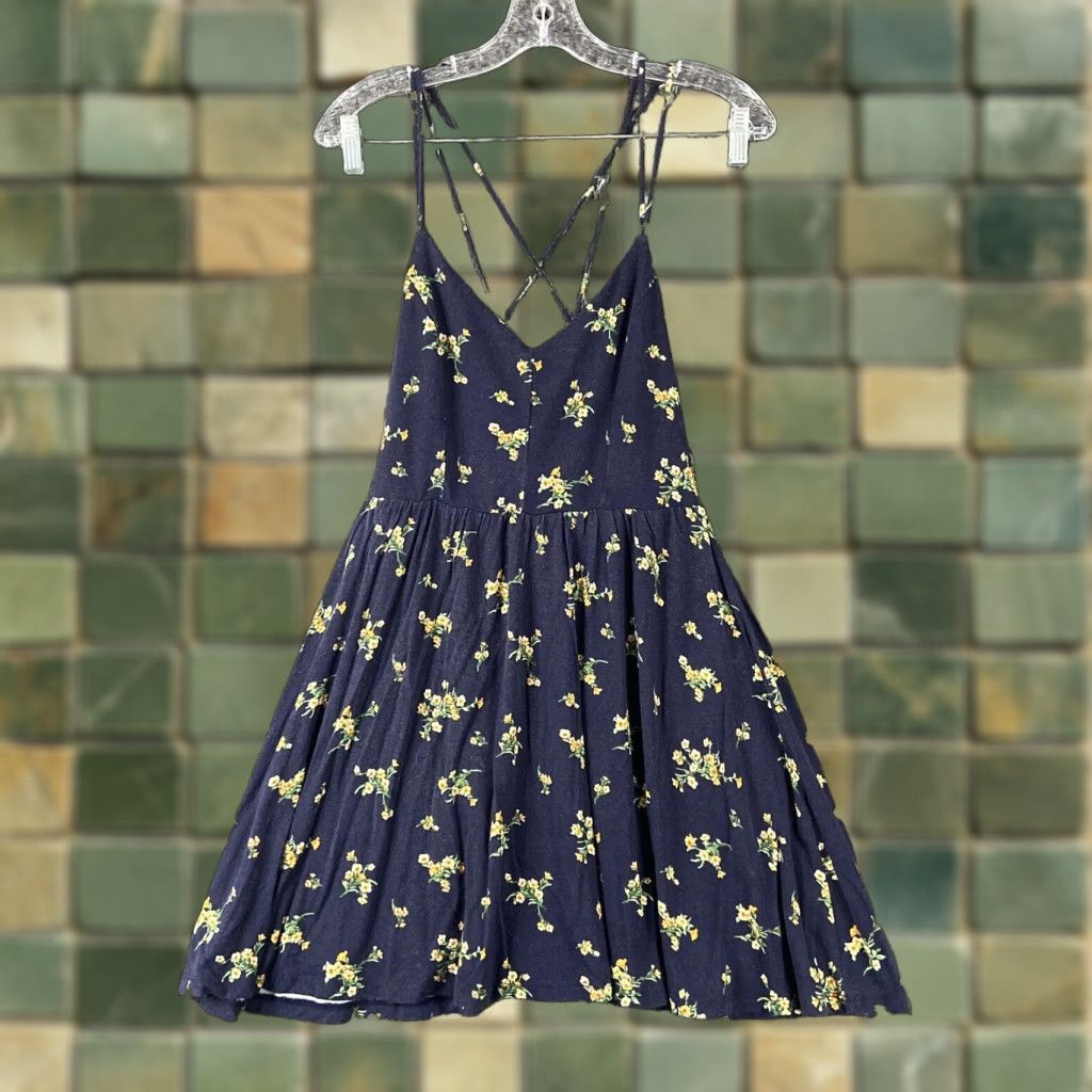 Forever 21 FOREVER 21 Floral Dress Women M Sleeveless Crisscross Fit & Flare Short Dress Multicolor Women’s M Dress Size 32" / US 10 / IT 46 - 1 Thumbnail
