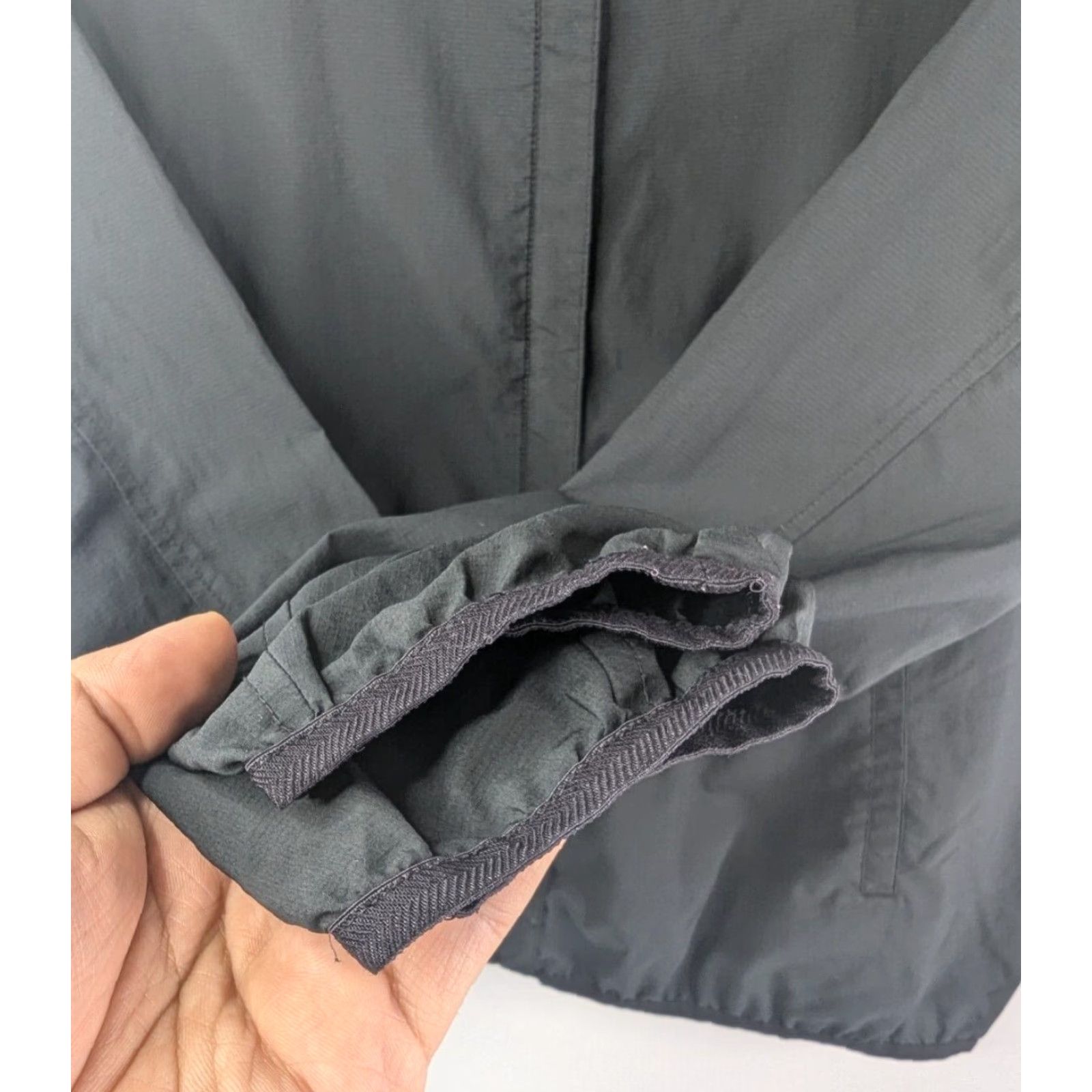 Uniqlo Uniqlo Hooded Parka Black Women's Size Small Zip Pocketable Water Repellant Outdoor Light Hooded Parka Size S / US 4 / IT 40 - 2 Thumbnail