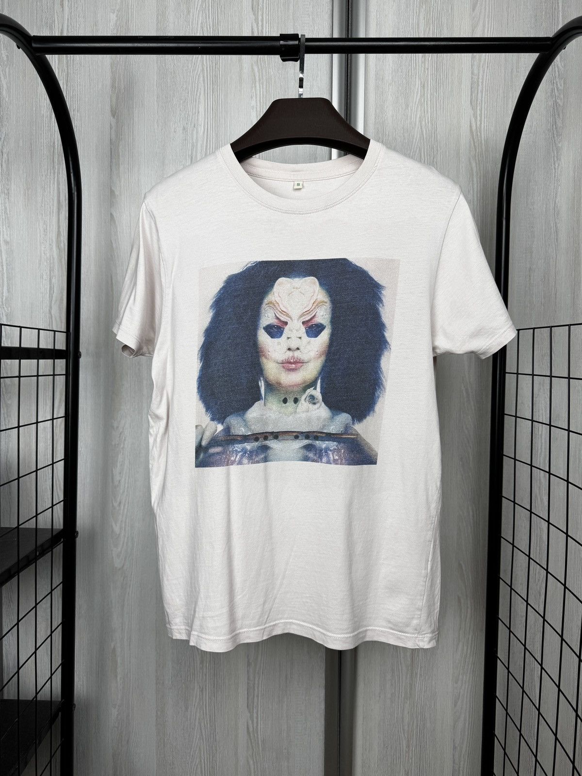 Band Tees Bjork Utopia light pink band tee shirt rare Size US S / EU 44-46 / 1 - 1 Thumbnail