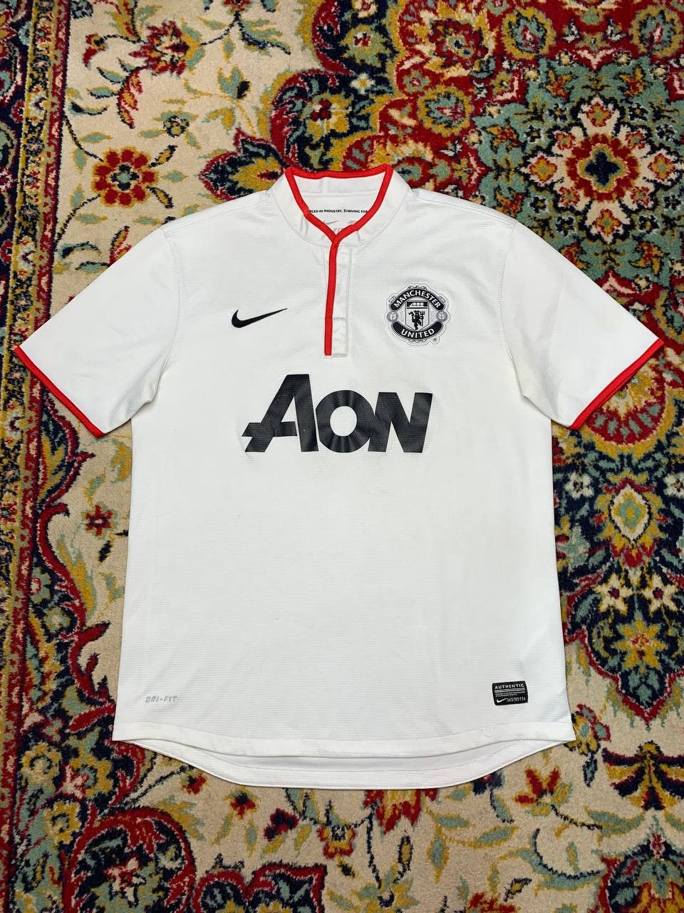 Nike MANCHESTER UNITED 2012/2014 AWAY FOOTBALL SHIRT JERSEY NIKE Size US M / EU 48-50 / 2 - 1 Thumbnail