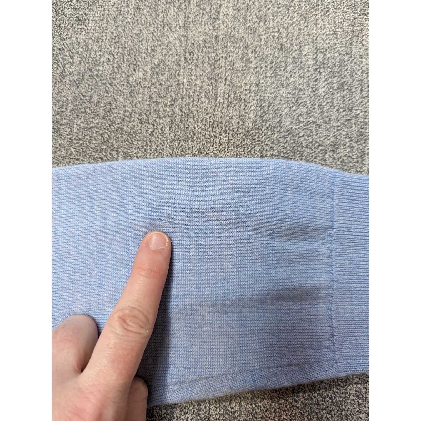 Banana Republic Washable merino wool V neck sweater sz M light blue Size US M / EU 48-50 / 2 - 9 Thumbnail