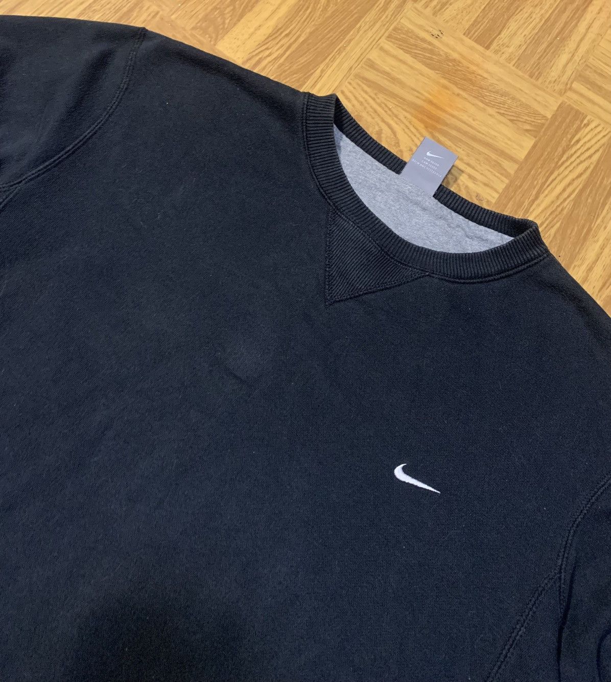Nike × Vintage Vintage 00s Black Nike Crewneck Sweatshirt Mini Swoosh Size US L / EU 52-54 / 3 - 6 Thumbnail