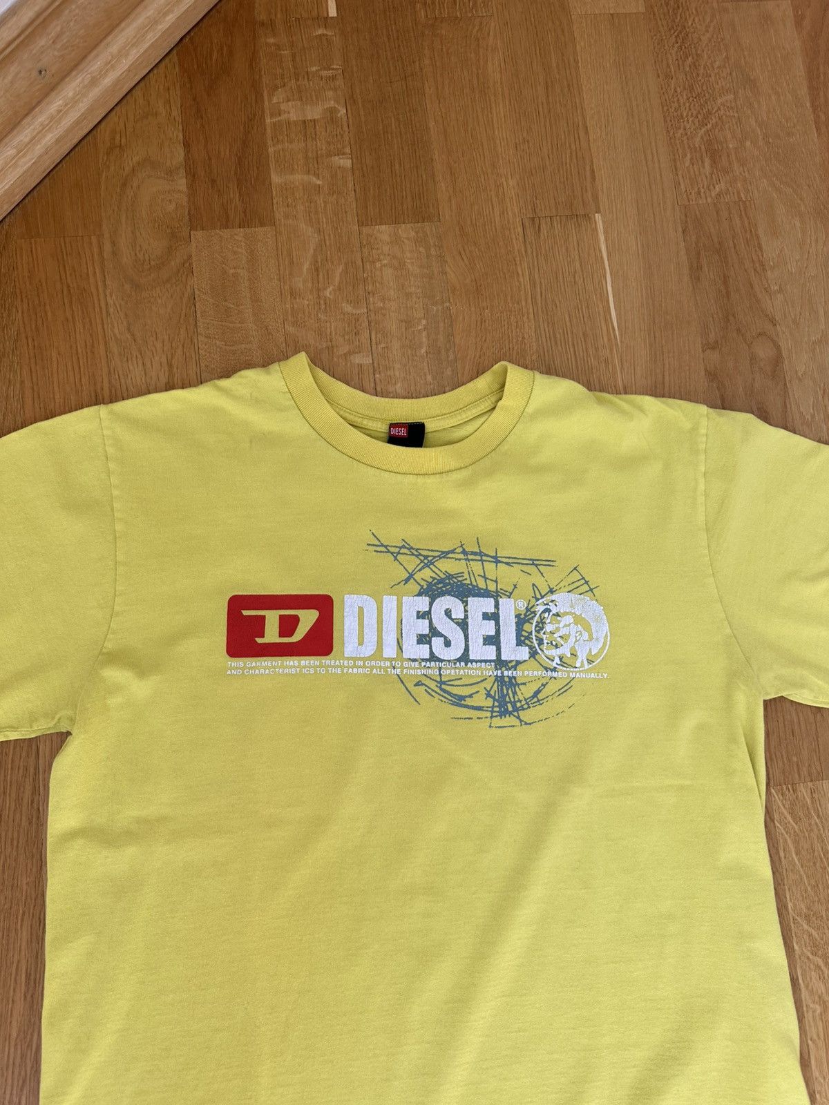 Diesel Vintage Mens Diesel Yellow T-shirt Big Logo Centre Fit Size US XL / EU 56 / 4 - 6 Thumbnail