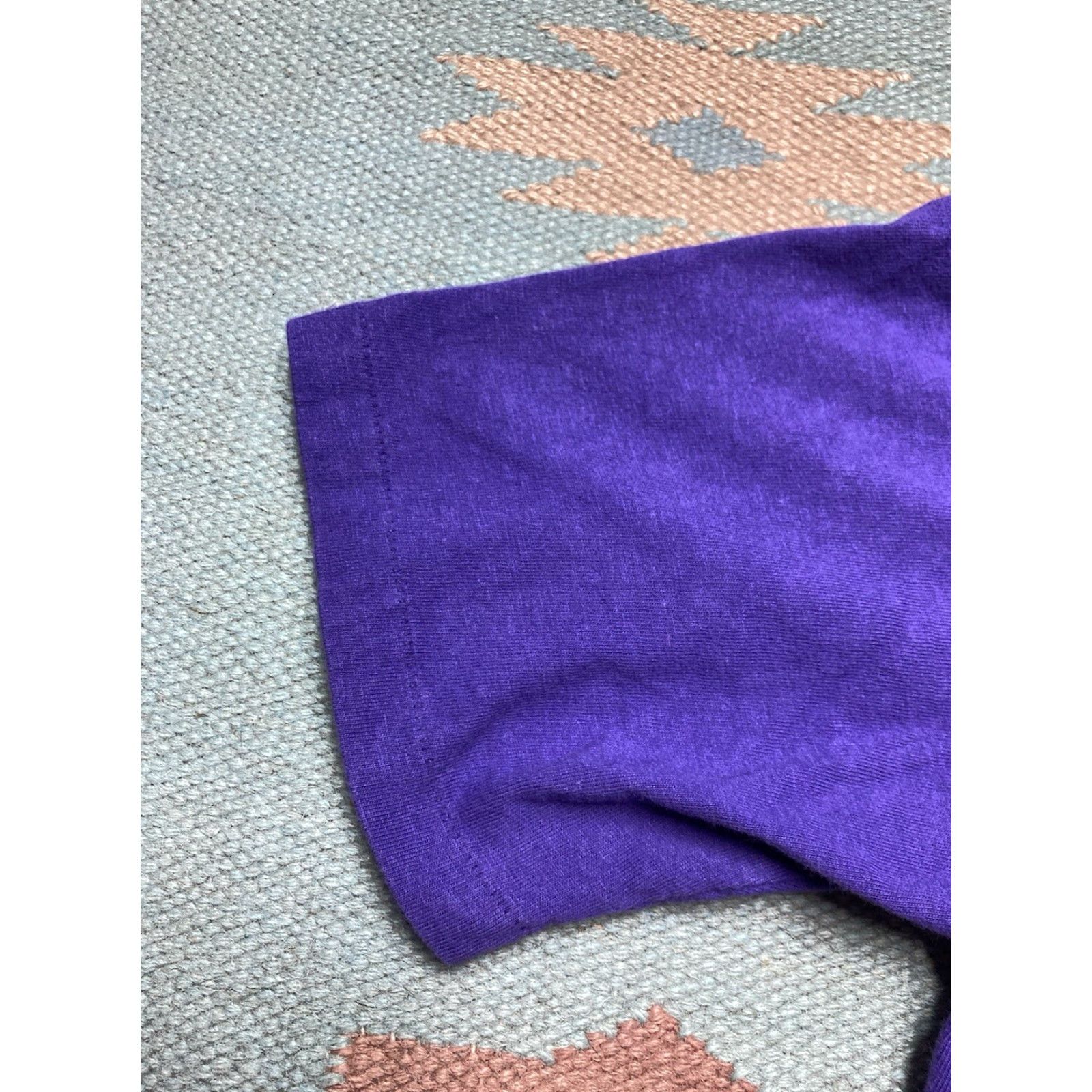 Hanes VINTAGE 80s T-Shirt Hanes Purple Plum Cotton Medium Mens Regular M 80s Theme Blank Single Stitch faded soft Size US M / EU 48-50 / 2 - 4 Thumbnail