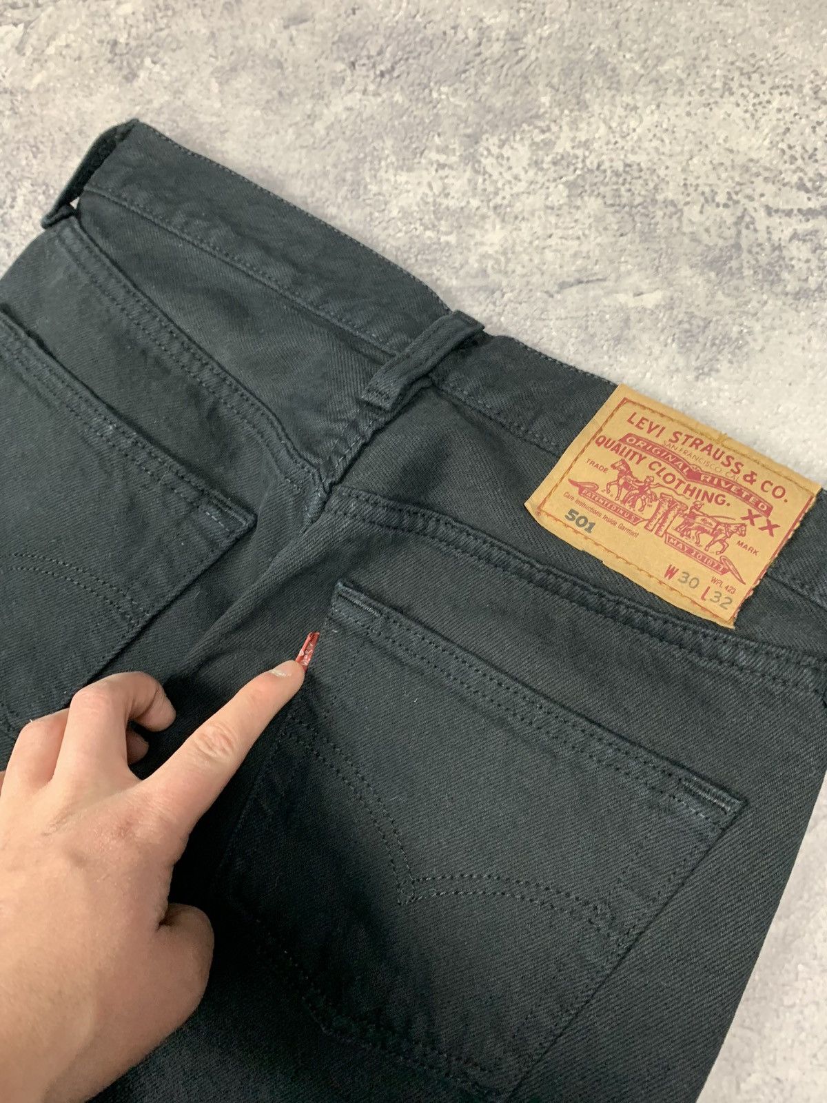 Levi's Levi’s 501 Men’s Black Straight Leg Jeans Size W30 L32 Y2K Size US 30 / EU 46 - 5 Thumbnail
