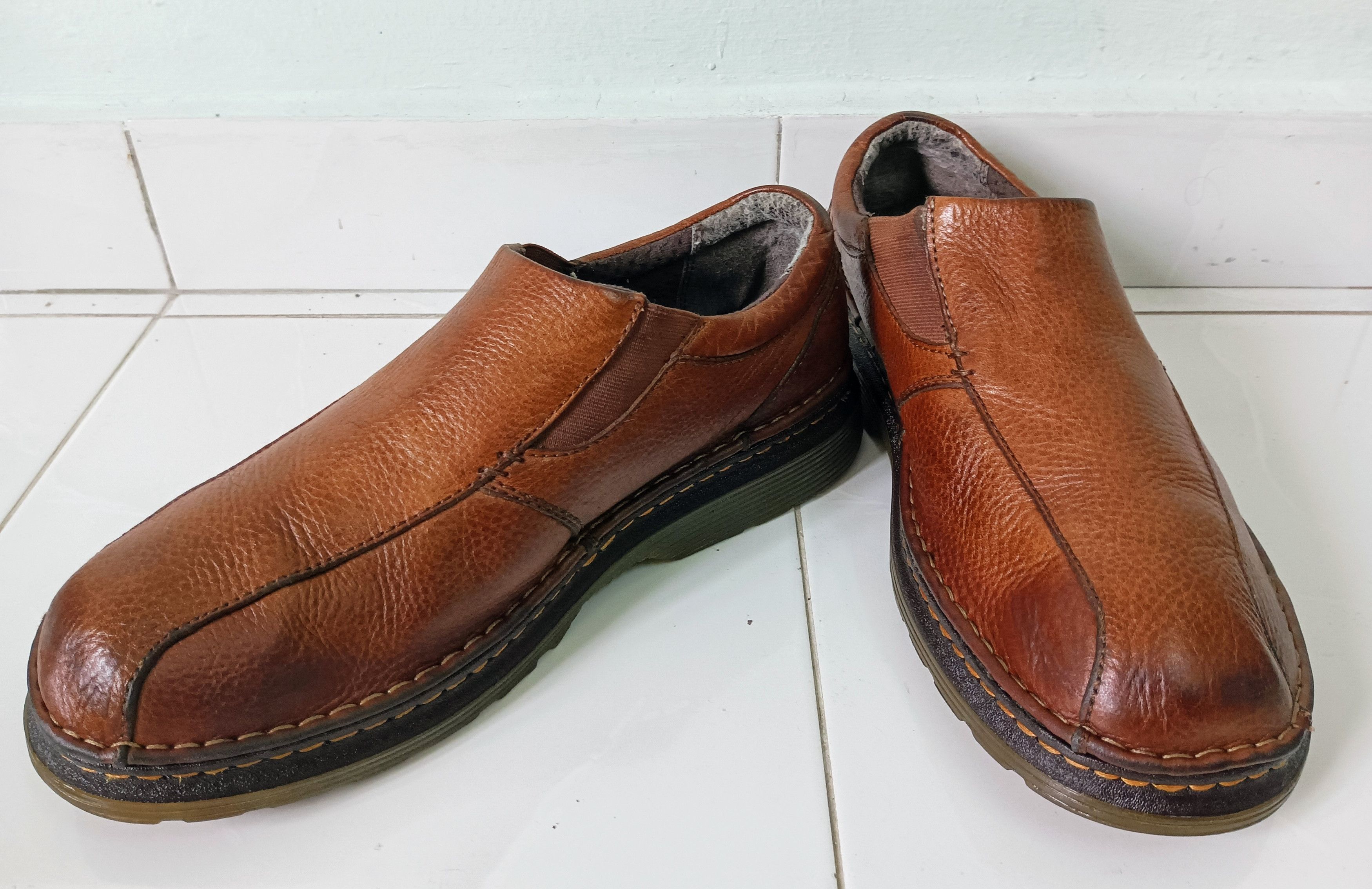 Dr. Martens × Vintage Dr. Martens Mens Tevin Brown Round Toe Low Top AW004 Size US 11 / EU 44 - 12 Thumbnail