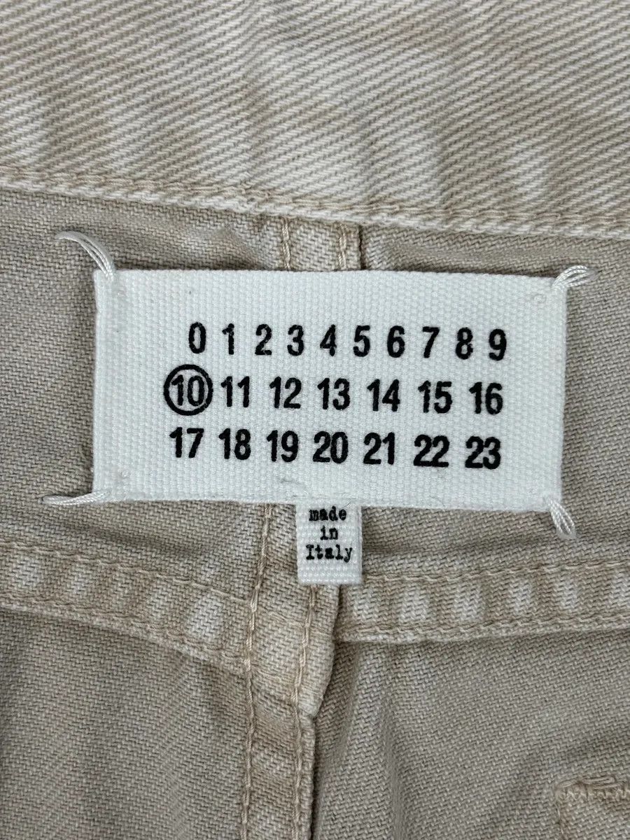 Maison Margiela SS2012 Maison Margiela Beige Denim Signature Distressed Shorts Size 26" / US 2 / IT 38 - 13 Thumbnail