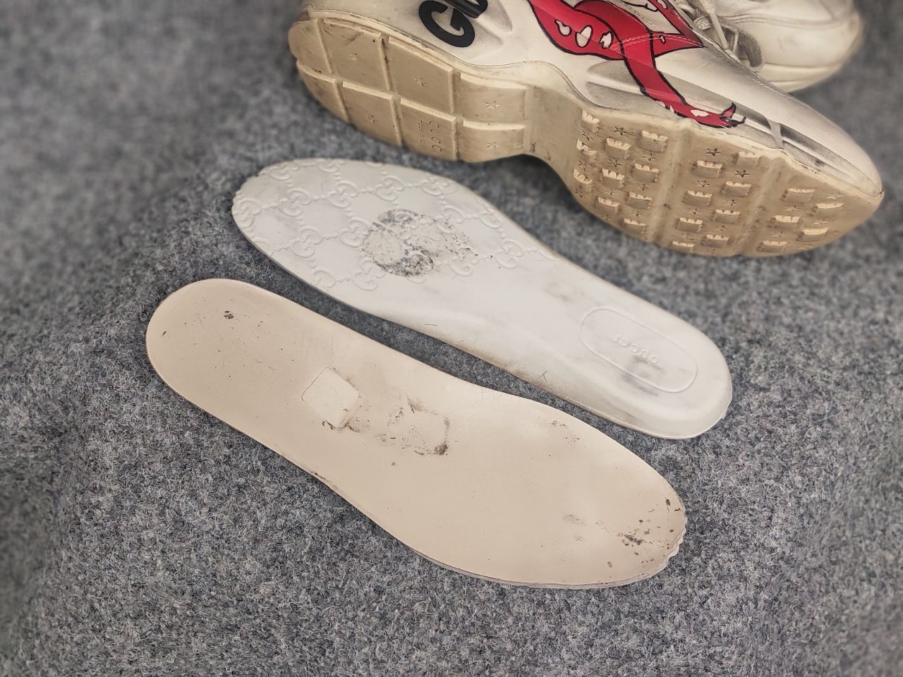 Gucci Gucci Authentic Cream Leather Mouth Print Rhyton Sneakers Size US 9 / IT 39 - 22 Thumbnail