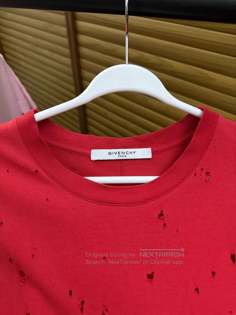 Givenchy Givenchy Red Small Hole Short Sleeve Size US M / EU 48-50 / 2 - 4 Thumbnail