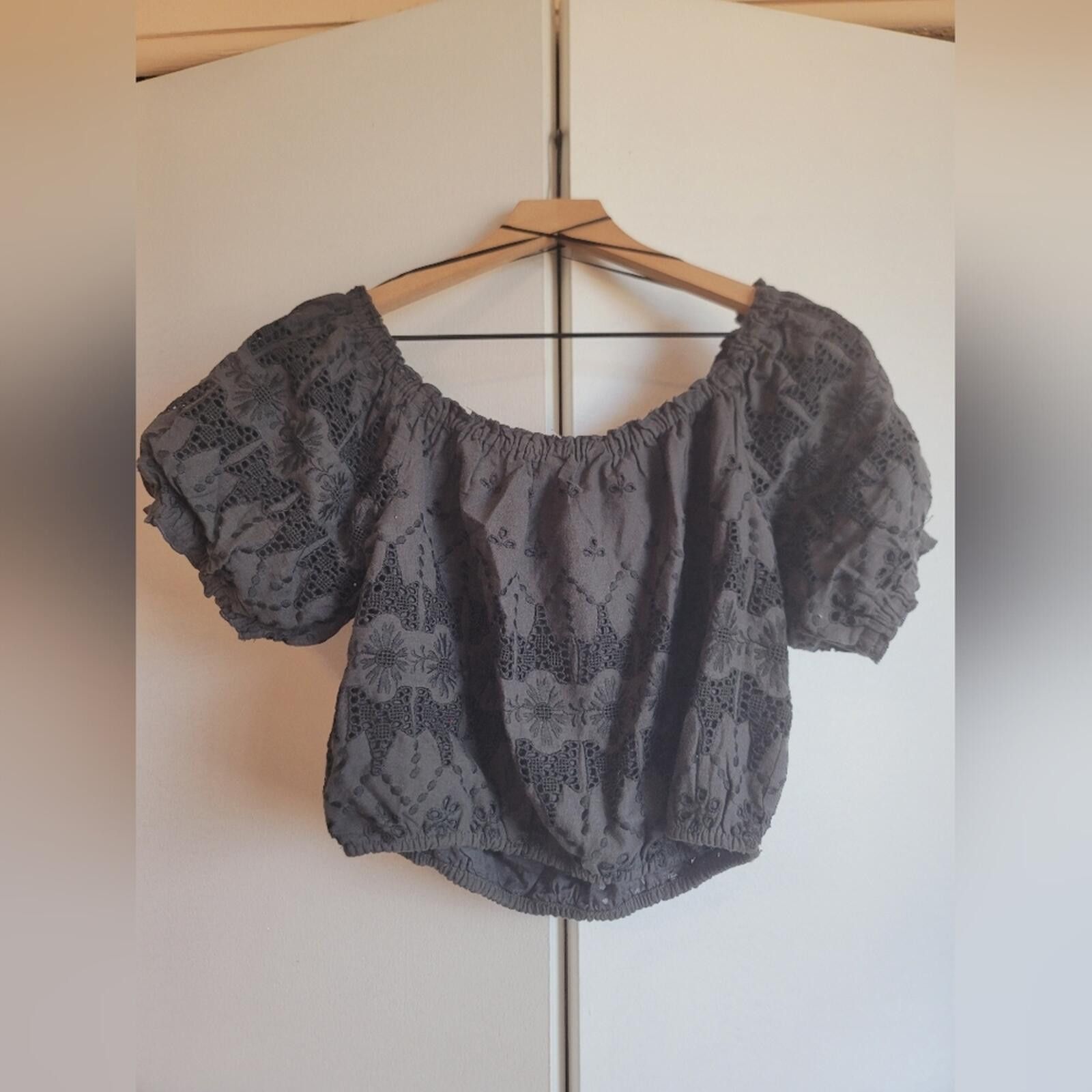 Lucky Brand Lucky Brand Gray Eyelet Puff Sleeve Top EUC 100% Cotton Size S / US 4 / IT 40 - 4 Thumbnail