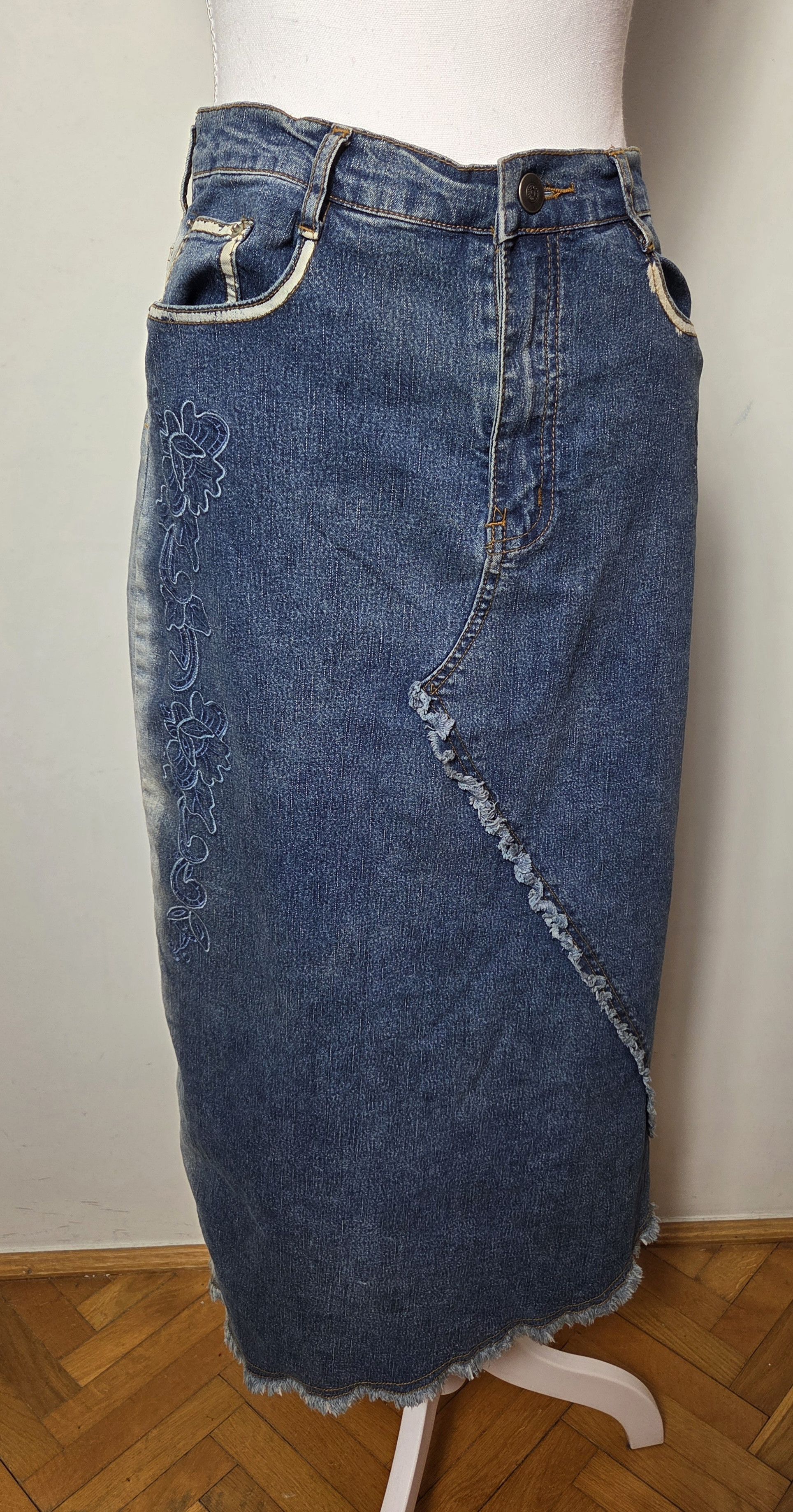 Japanese Brand vintage embroided y2k midi denim skirt Size 30" / US 8 / IT 44 - 2 Thumbnail