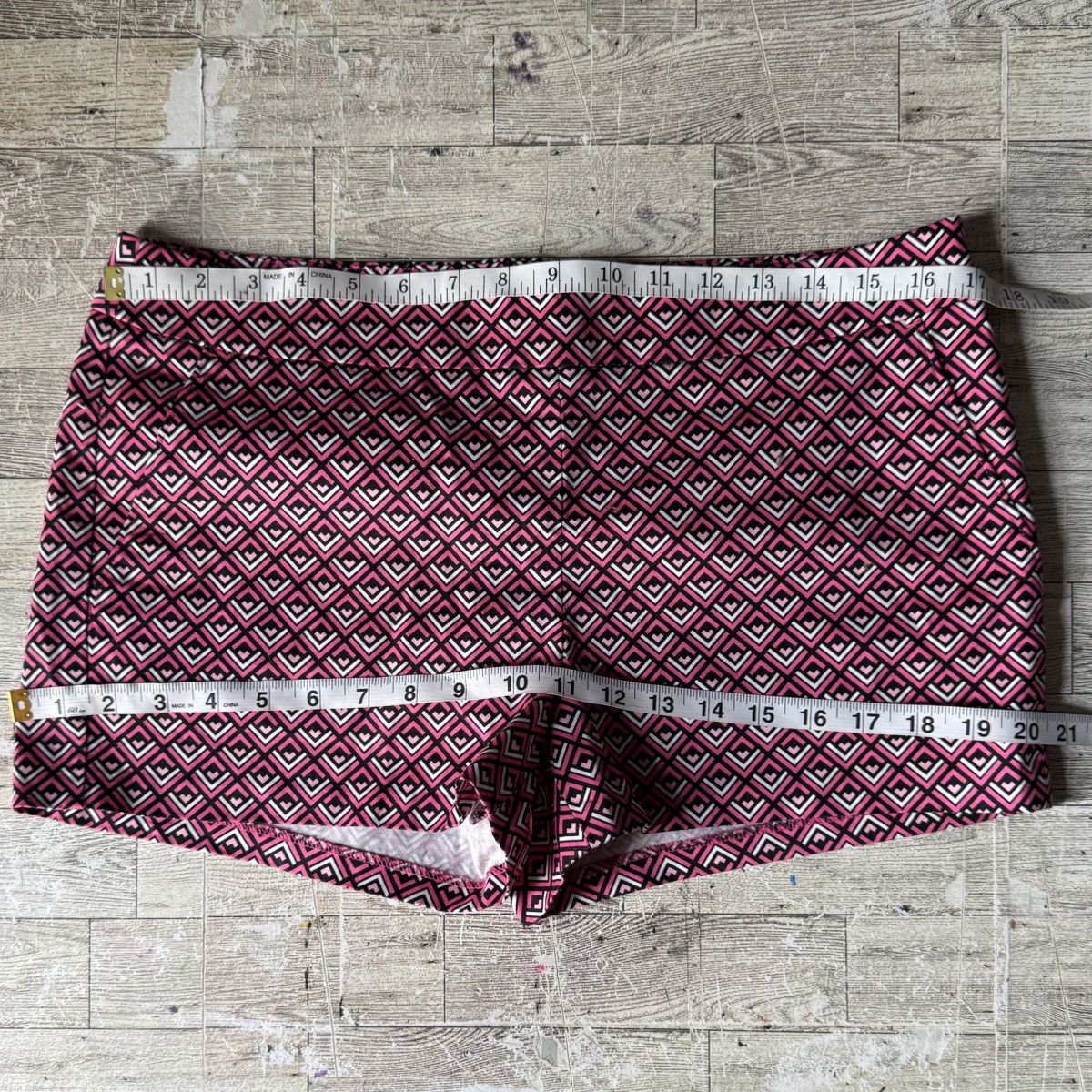 Express Express, Hot Pink, Chevron Print, Cotton Mini Dress Shorts Size 30" / US 8 / IT 44 - 8 Thumbnail