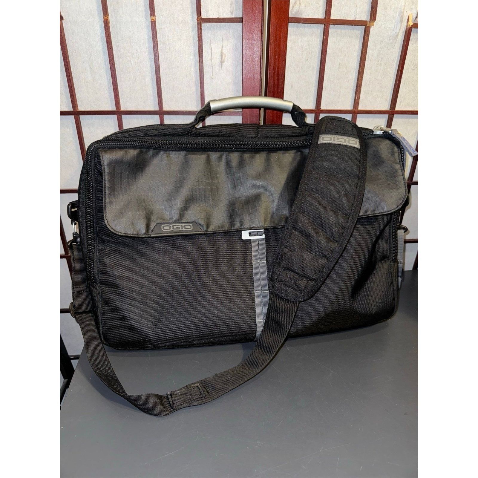 Ogio OGIO Performance Large Messenger Bag Laptop Mac Book Work Tr Size ONE SIZE - 1 Thumbnail