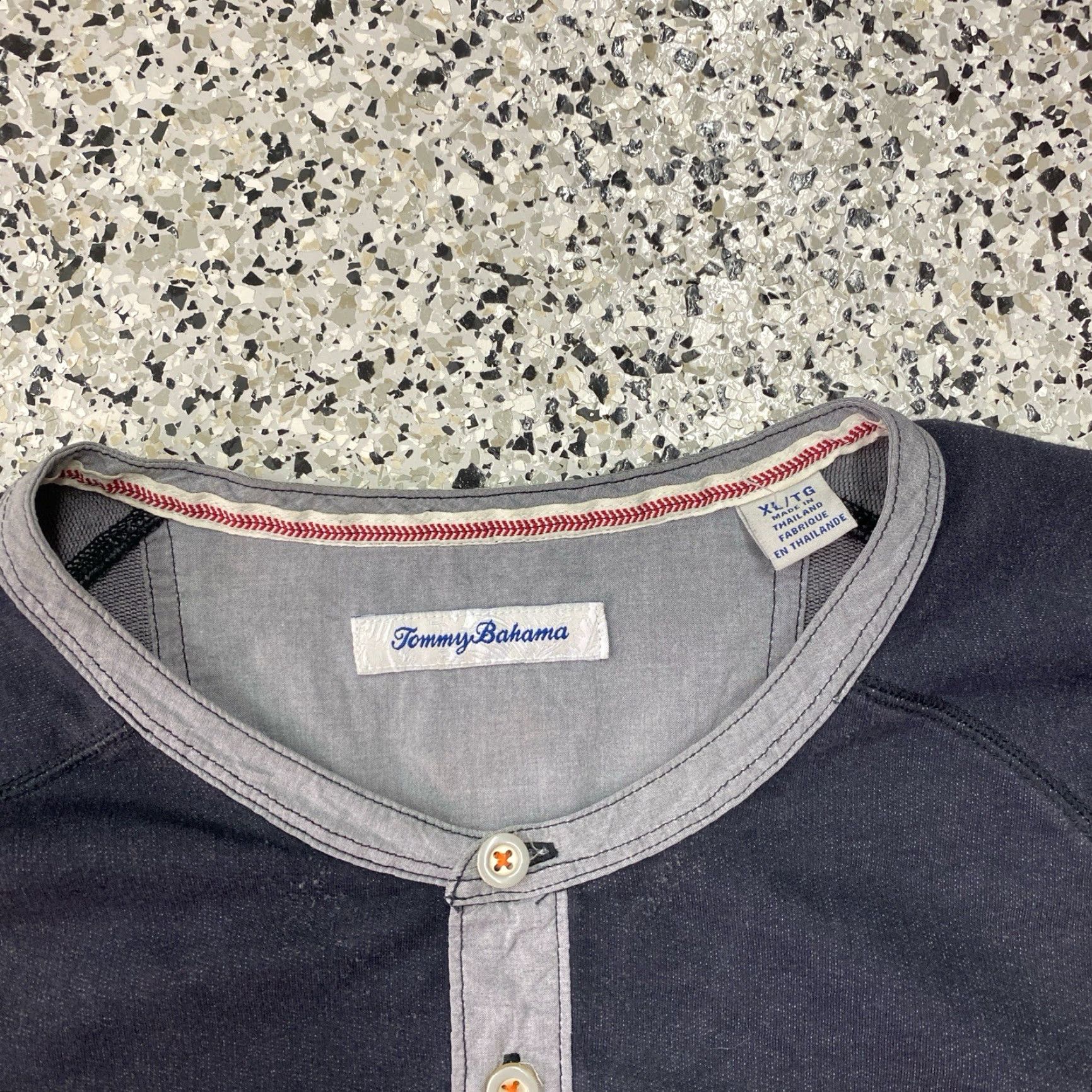 Tommy Bahama Tommy Bahama SF Giants Henley Shirt Long Sleeve Gray Cotton XL Mens Regular Button-Up Baseball Embroidered Size US XL / EU 56 / 4 - 2 Thumbnail