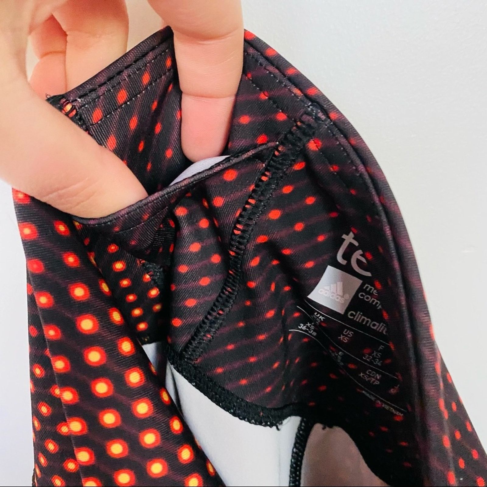 Adidas ADIDAS Black Red Yellow Dot Print Compression Leggings Size 26" / US 2 / IT 38 - 6 Thumbnail