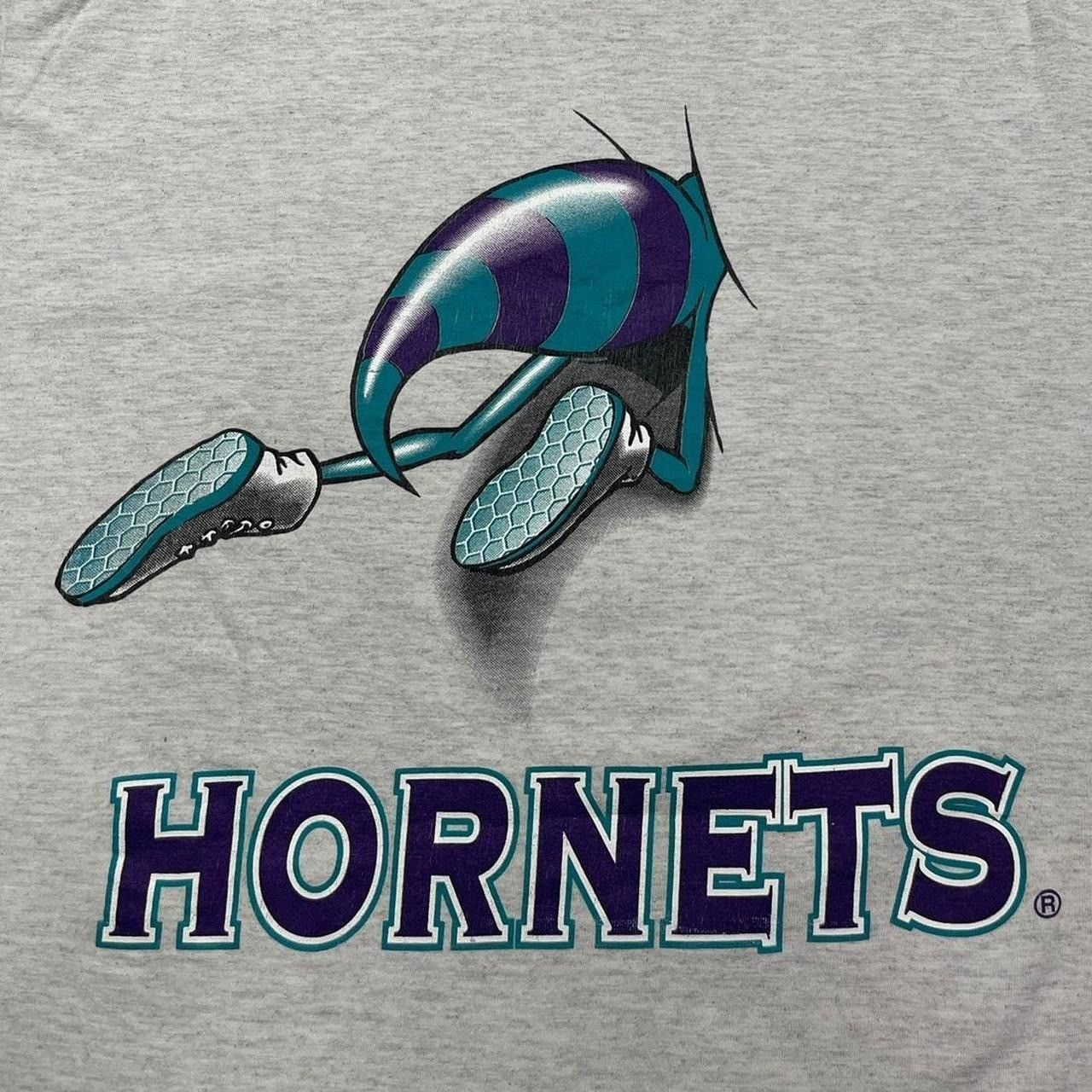 NBA × Nutmeg × Vintage Vintage Charlotte Hornets Nutmeg T-Shirt Size US XL / EU 56 / 4 - 4 Thumbnail
