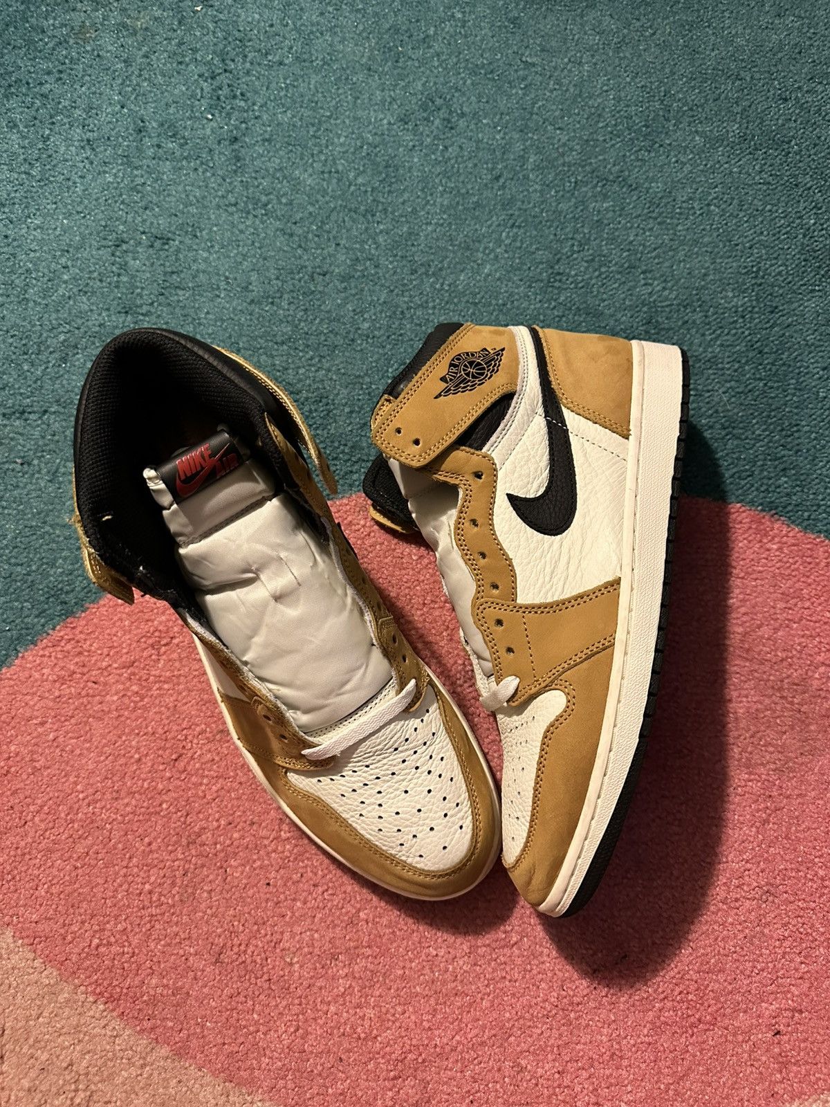 Jordan Brand Air Jordan 1 Retro High OG Rookie of the Year Size US 11.5 / EU 44-45 - 1 Thumbnail