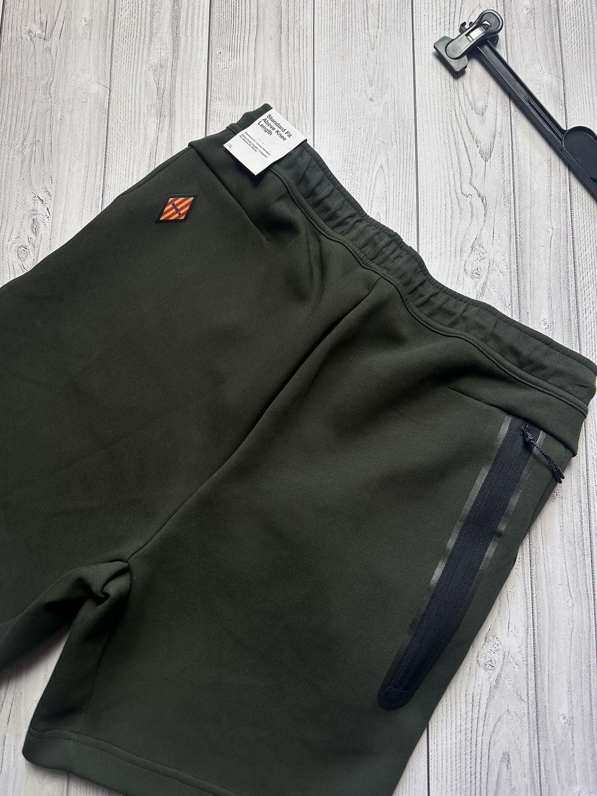 Nike Nike tech fleece x Barcelona Soccer shorts rare size L Khaki Size US 34 / EU 50 - 7 Thumbnail