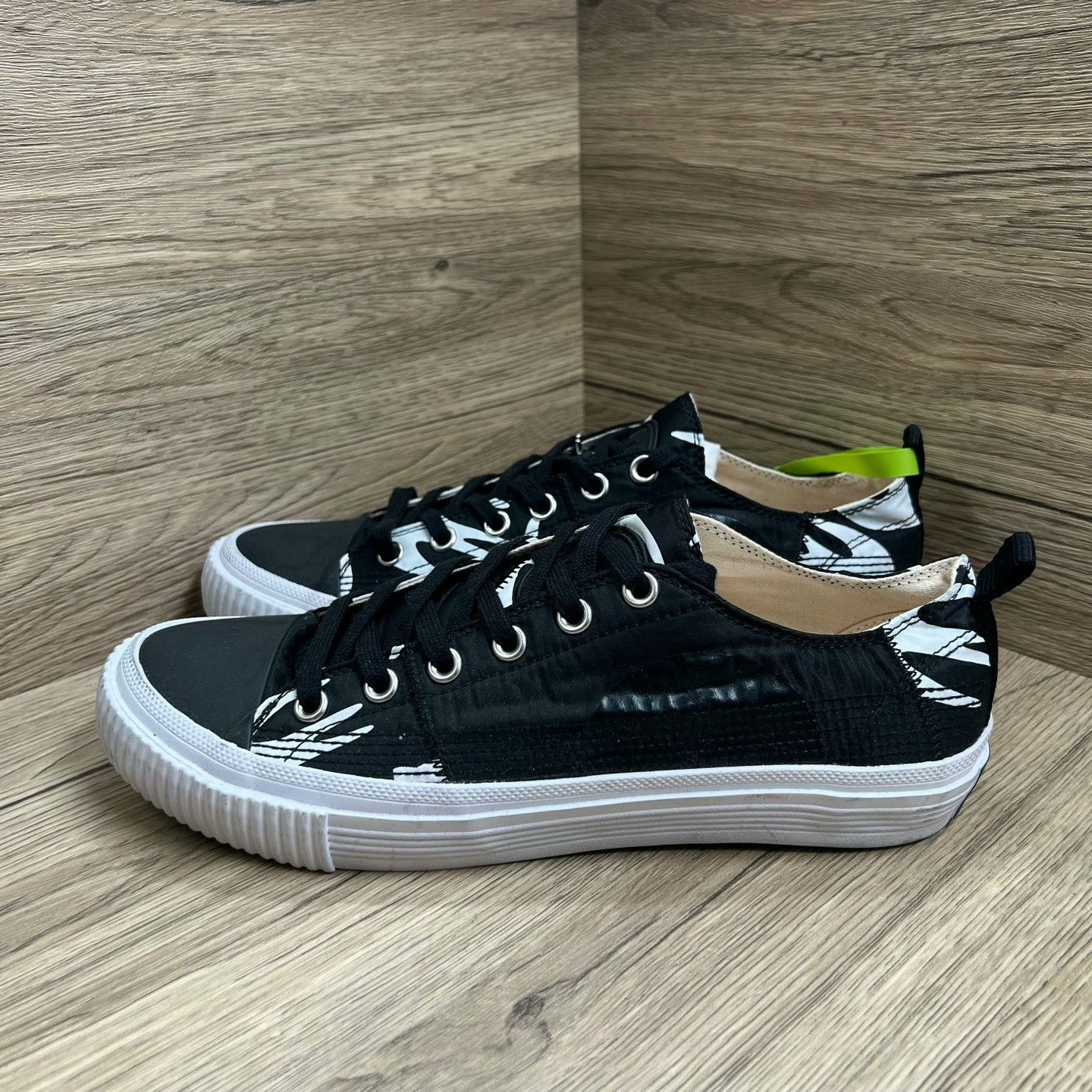 Alexander McQueen Alexander McQueen Black Swallow Sneakers Size US 8 / EU 41 - 1 Thumbnail