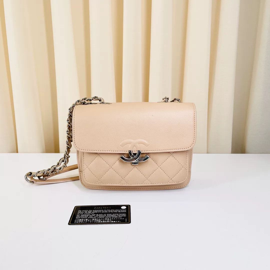 Chanel Pre-loved Bag Very good condition Size ONE SIZE - 1 Thumbnail