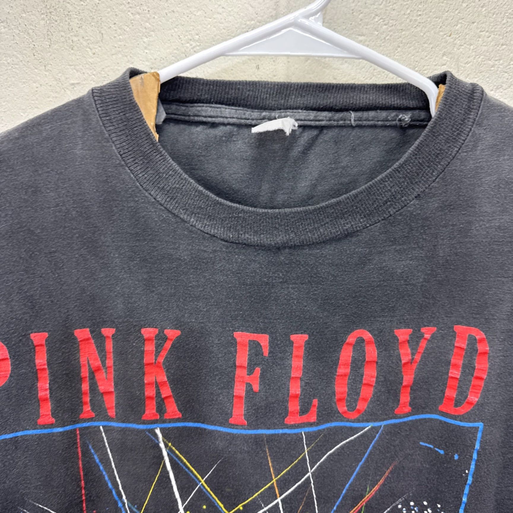 Vintage VINTAGE Pink Floyd 1987 World Tour T-Shirt Black Large Graphic Print Rock 80s Men's Size US L / EU 52-54 / 3 - 4 Thumbnail