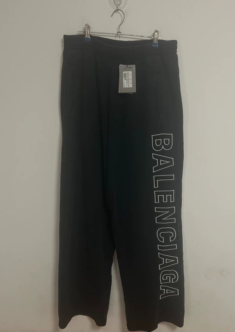 Balenciaga Balenciaga size L Pants sporty large logo 23fw side wash l Size US 26 / EU 42 - 1 Thumbnail