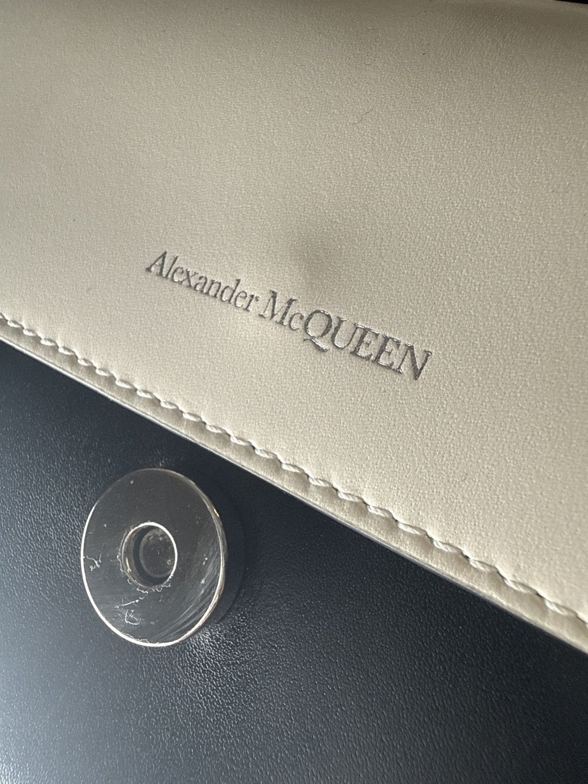 Alexander McQueen McQueen “Slash” Calfskin Leather Knuckle Crossbody Size ONE SIZE - 14 Thumbnail