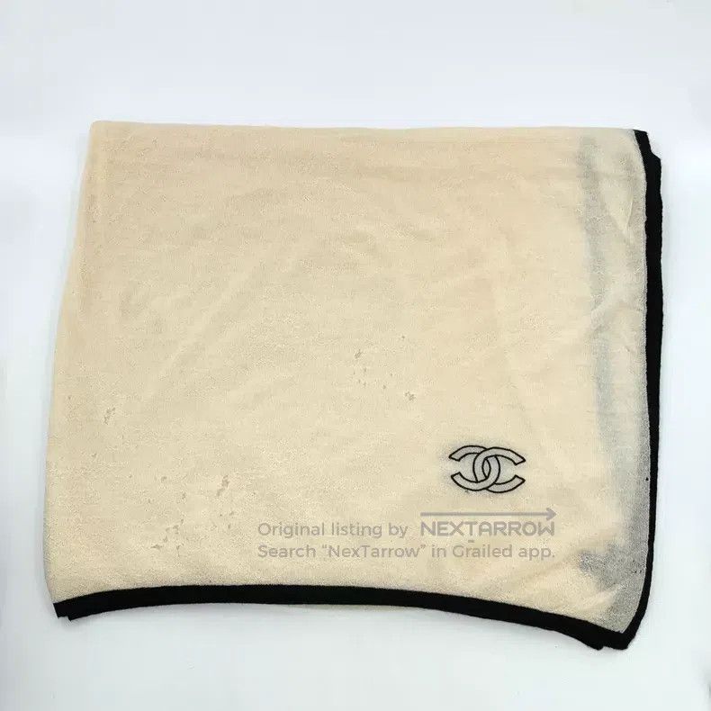 Chanel Chanel Beige double C embroidered cashmere scarf Size ONE SIZE - 1 Thumbnail