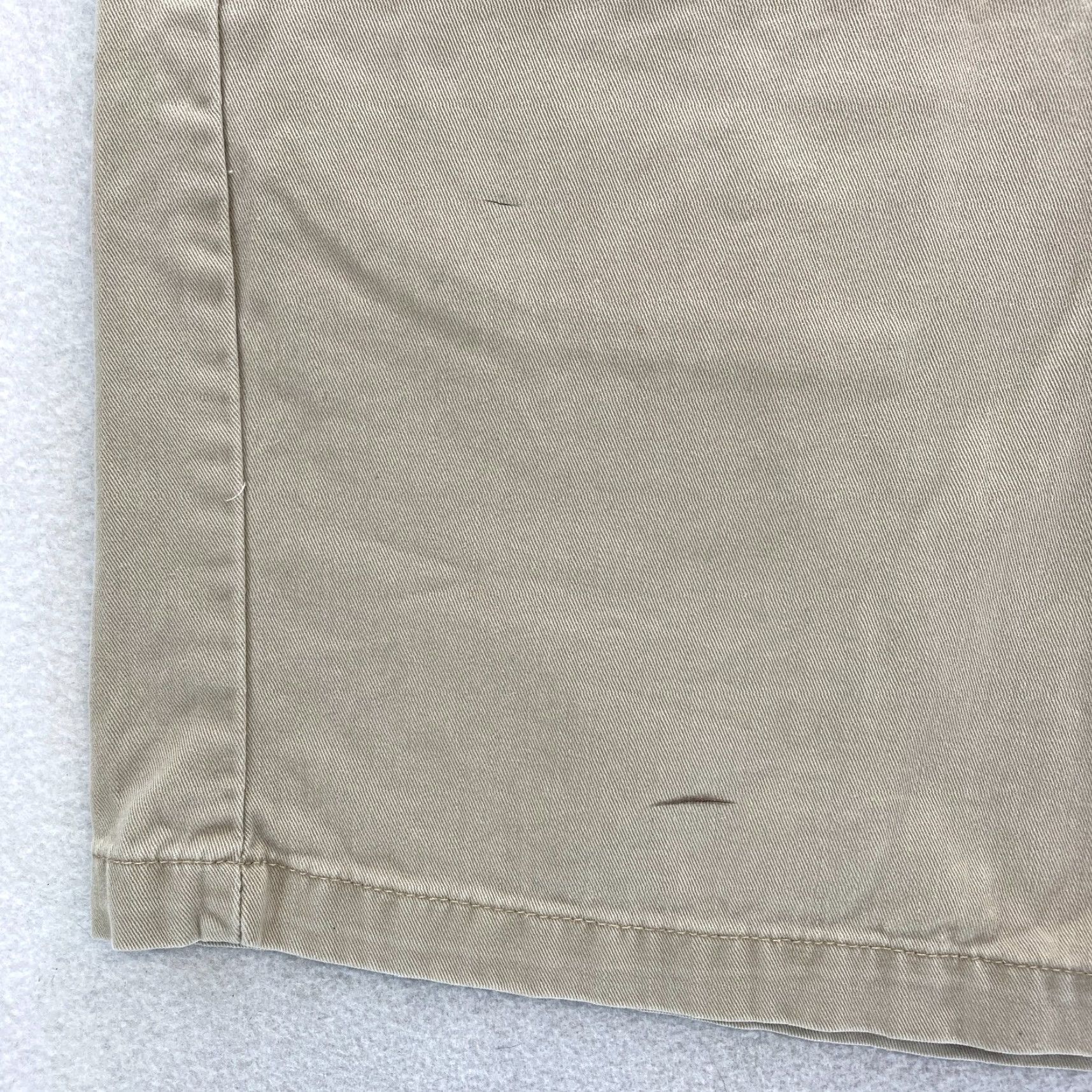 Levi's Vintage Levi's SilverTab Khaki Short Mens 33 Beige Flat Front Casual 1999 Skater Size US 33 - 4 Thumbnail