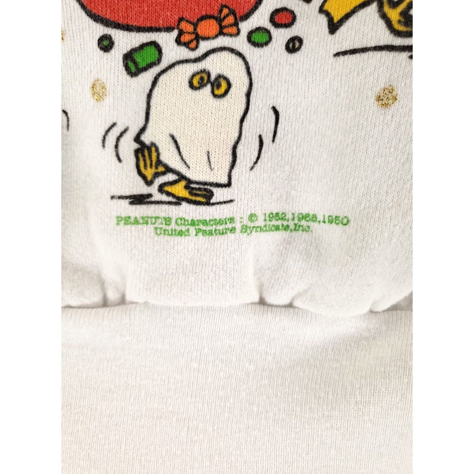 Peanuts VINTAGE Peanuts Sweatshirt 80s Charlie Brown Halloween White Tultex Mens M White Pullover Mens M Size US M / EU 48-50 / 2 - 3 Thumbnail