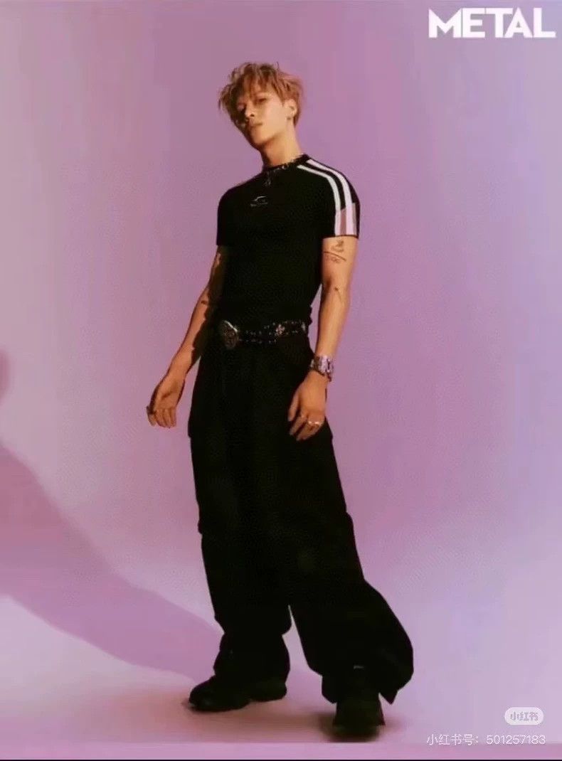 Balenciaga Balenciaga SportyB black tight-fitting short sleeves Size US L / EU 52-54 / 3 - 7 Thumbnail