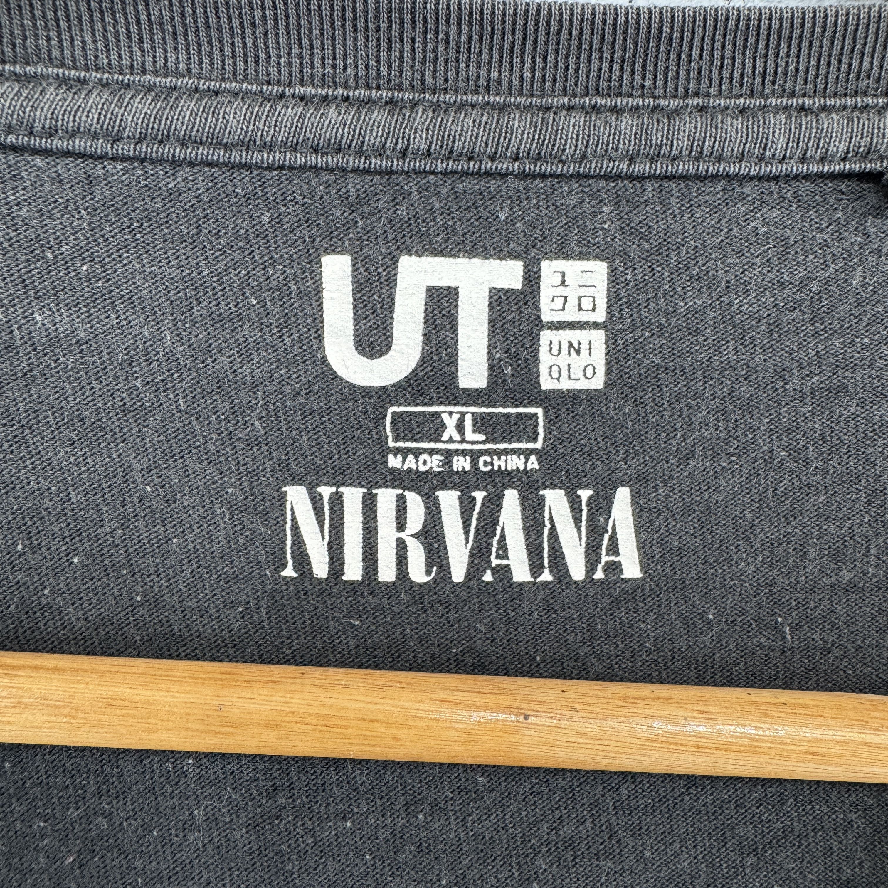 Uniqlo Uniqlo x Nirvana Short Sleeve V-neck Tshirt Size US XL / EU 56 / 4 - 4 Thumbnail