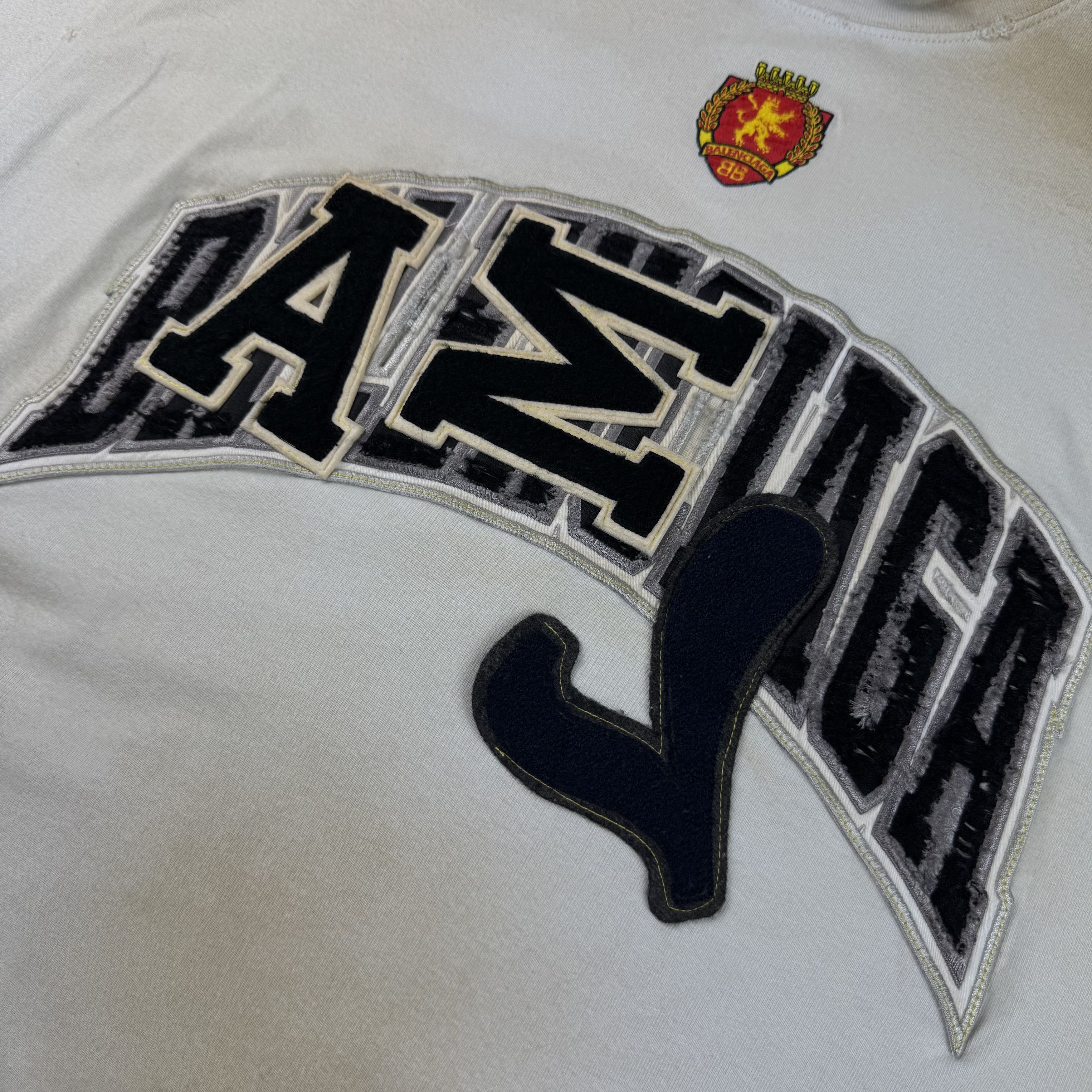 Balenciaga BALENCIAGA Skater Logo Oversized T-Shirt in Dirty White Size US S / EU 44-46 / 1 - 11 Thumbnail