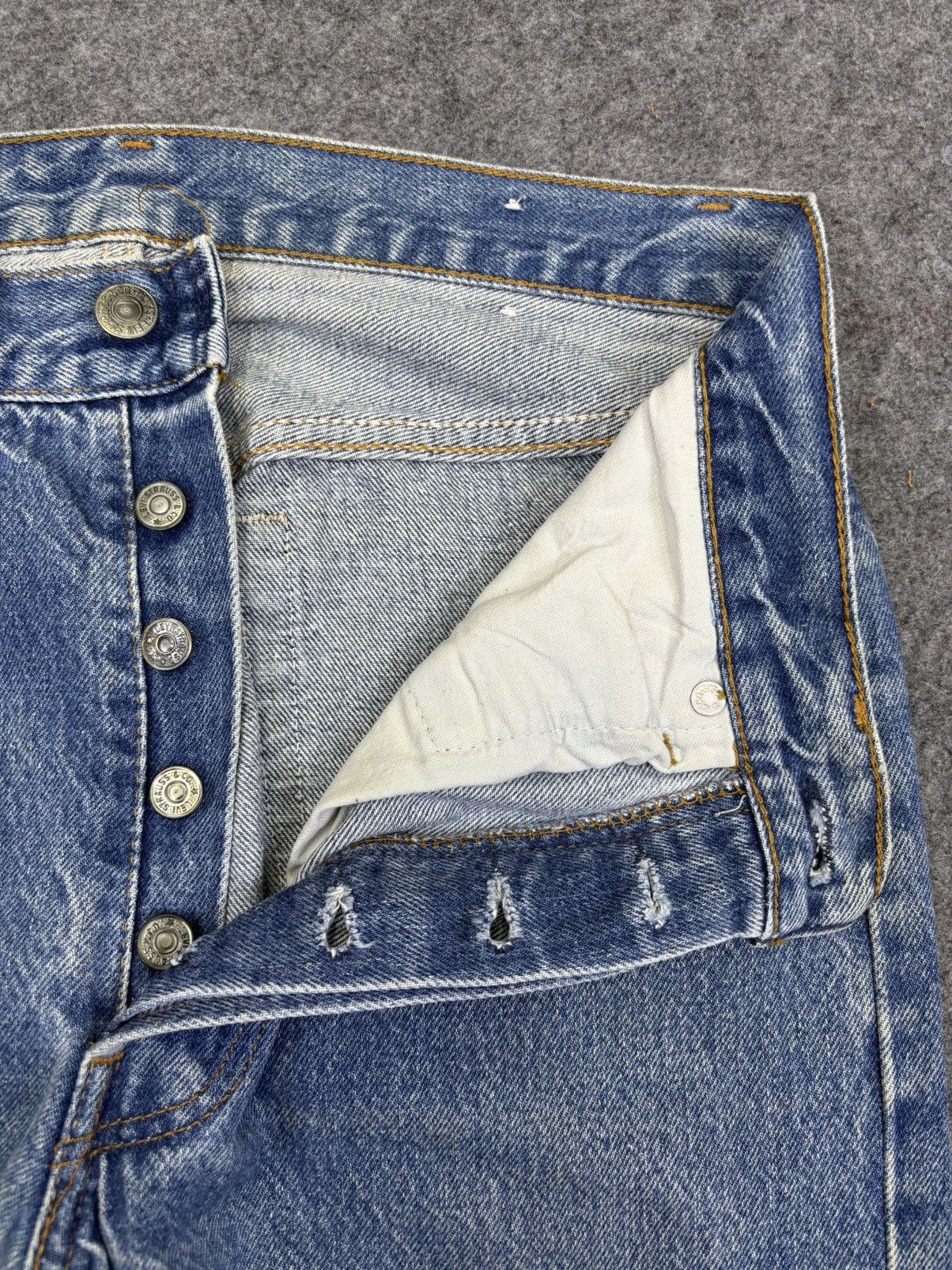 Levi's Vintage 80s Levis 501 Original Cut Medium Wash Denim F798 Size US 31 - 6 Thumbnail
