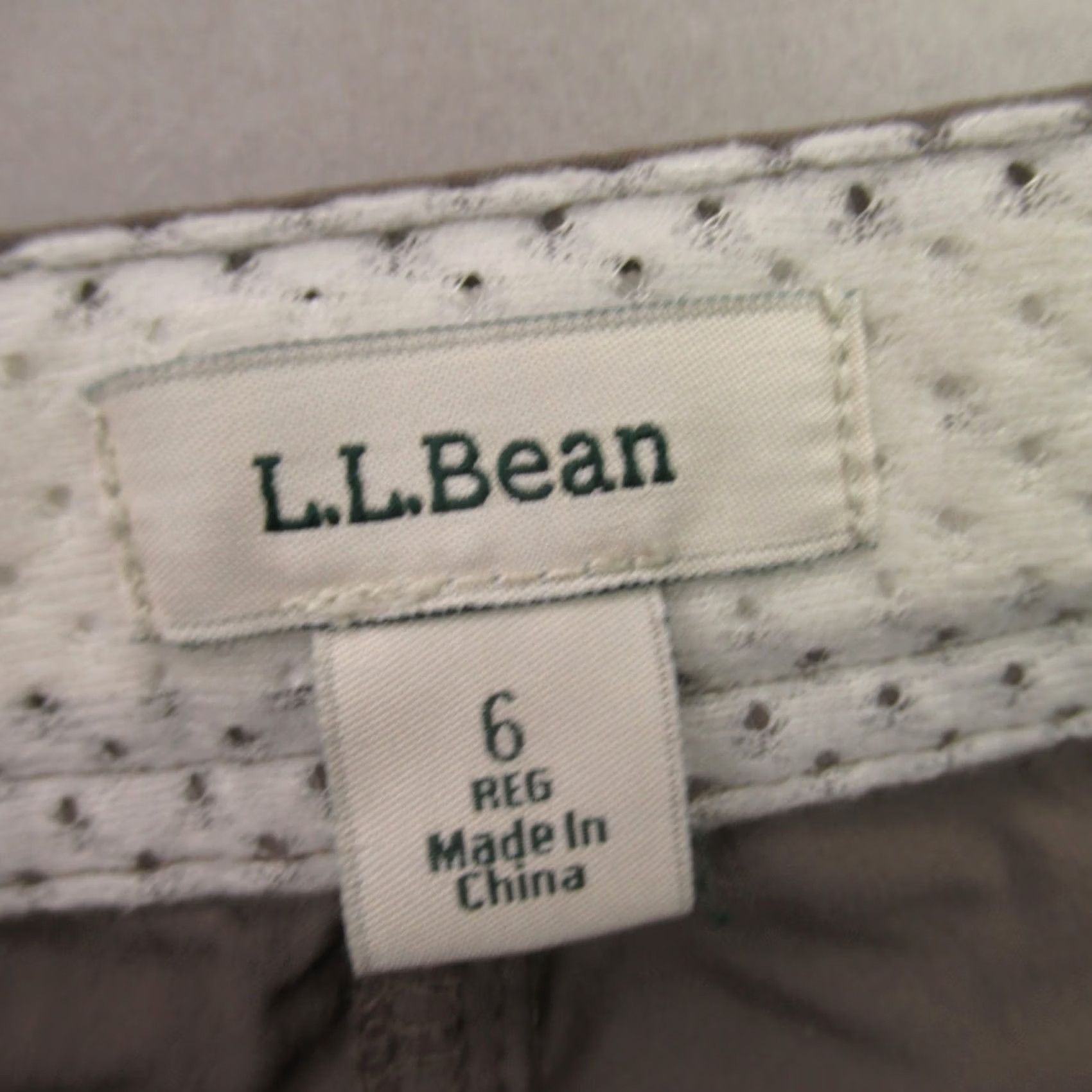 Vintage LL Bean Shorts Womens 6 Lightweight Outdoors Chino Pockets Snap Beige Gray Size 28" / US 6 / IT 42 - 3 Thumbnail