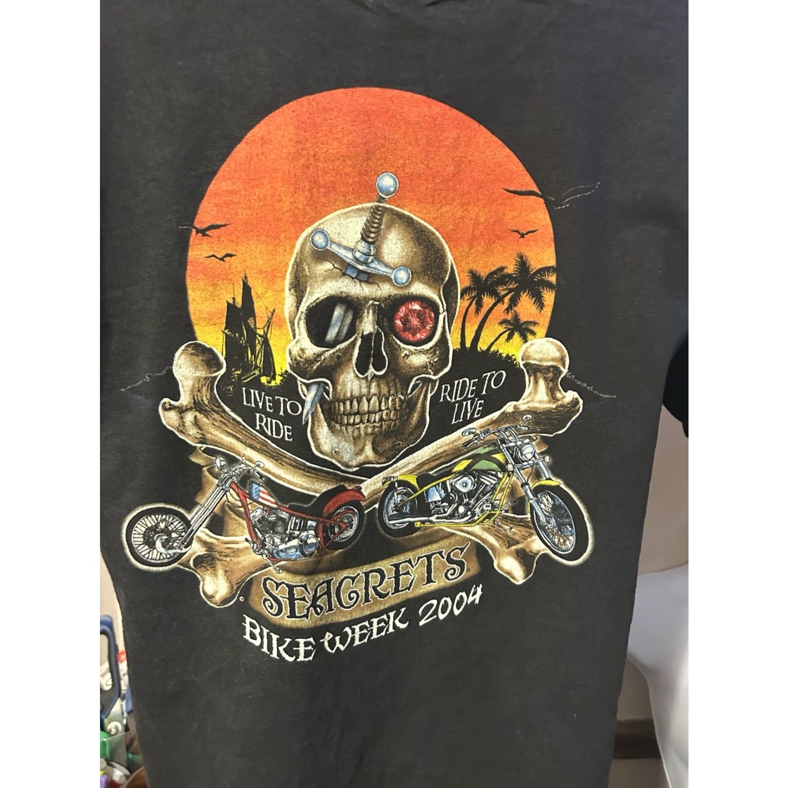 Gildan VINTAGE Gildan T-Shirt Seagrets Ocean City Jamaica USA Bike Week 2004 Black Short Sleeve Men M XS? Size US M / EU 48-50 / 2 - 3 Thumbnail