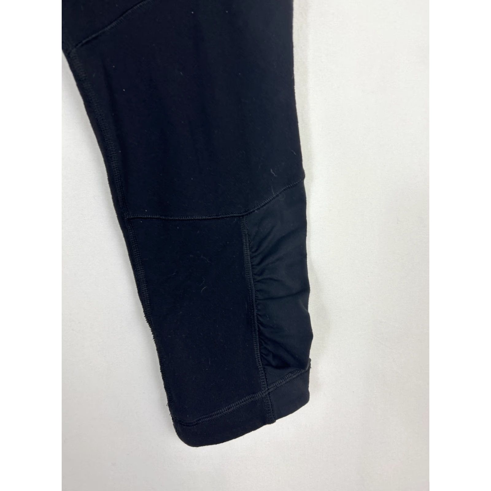 Lululemon Lululemon Women's Size 8 Black Soft Below Knee Scrunch Leggings Capri Activewear Size 30" / US 8 / IT 44 - 3 Thumbnail