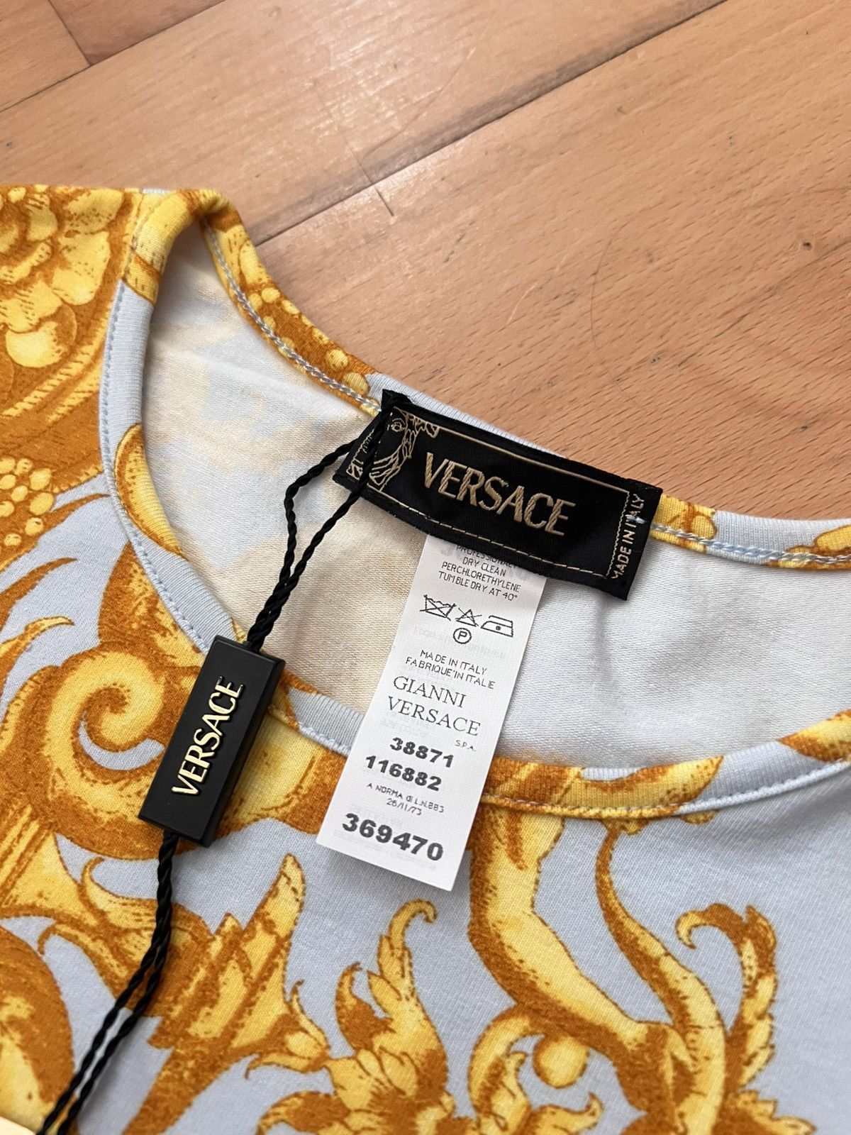 Versace Deadstock Versace t-shirt golden pattern Size M / US 6-8 / IT 42-44 - 2 Thumbnail