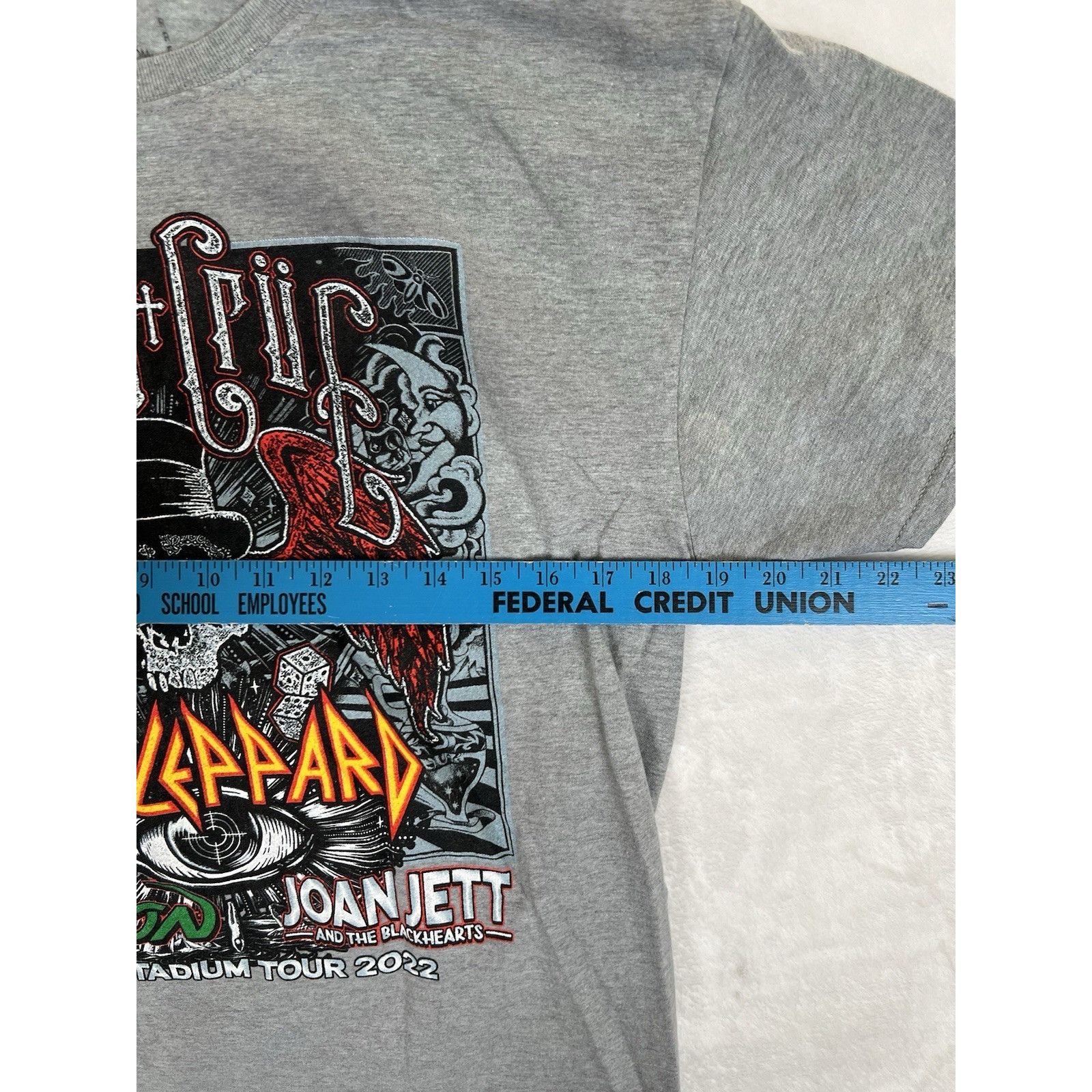 Fruit Of The Loom Motley Crue 2022 Tour T-Shirt Size M Def Leppard Poison Size US M / EU 48-50 / 2 - 5 Thumbnail