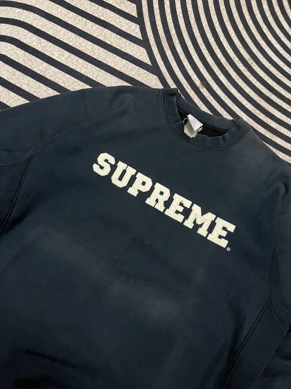 Champion × Supreme VINTAGE 1997 CHAMPION X SUPREME CREWNECK RARE COLOUR L Size US L / EU 52-54 / 3 - 5 Thumbnail