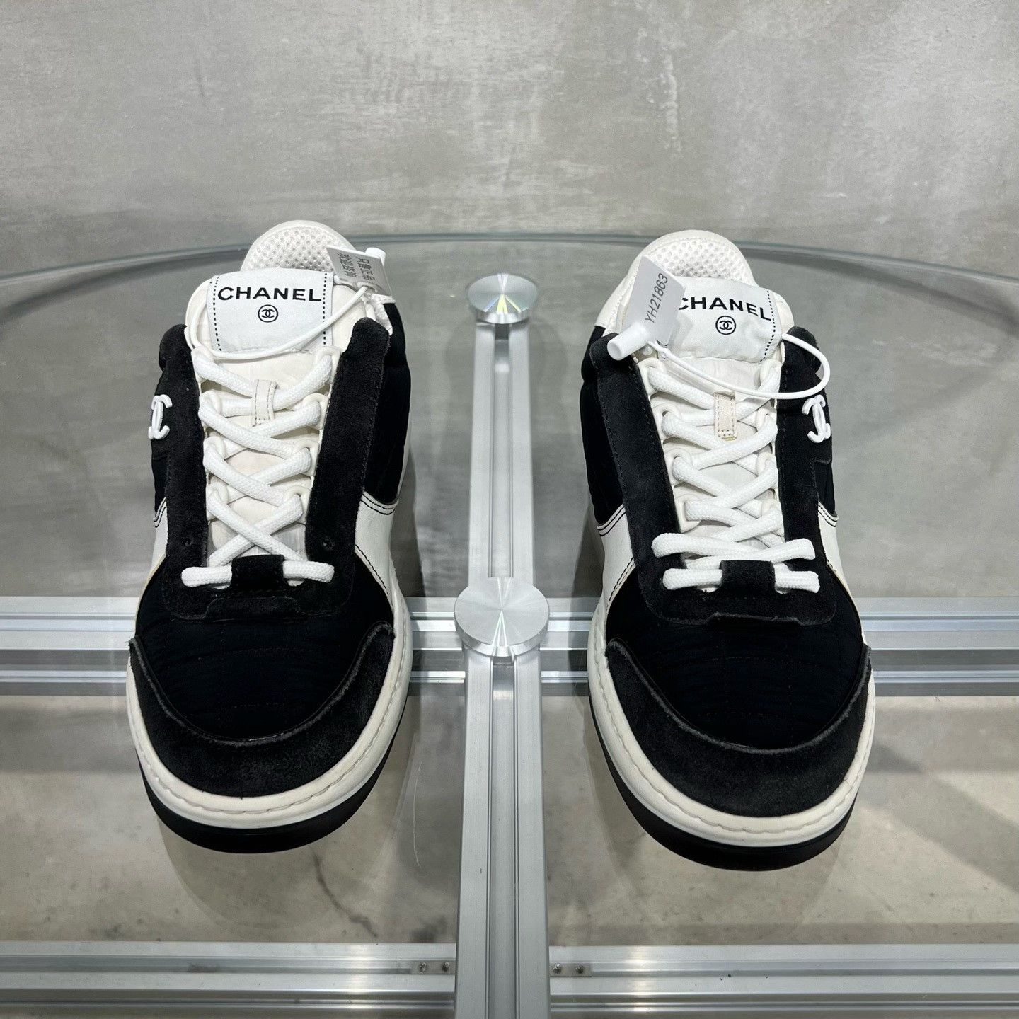 Chanel Chanel Leather Black Lowtop Sneakers it_38 Women Size US 8 / IT 38 - 1 Thumbnail