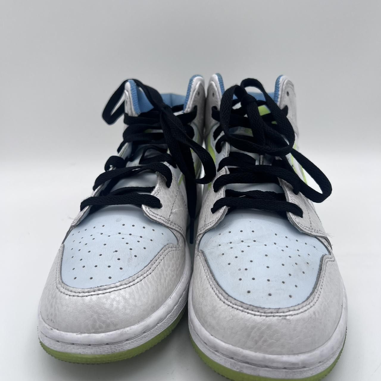 Nike Nike Air Jordan 1 Mid SE GS Platinum Volt DV1314-017 Size 6 Size US 6 / EU 39 - 7 Thumbnail
