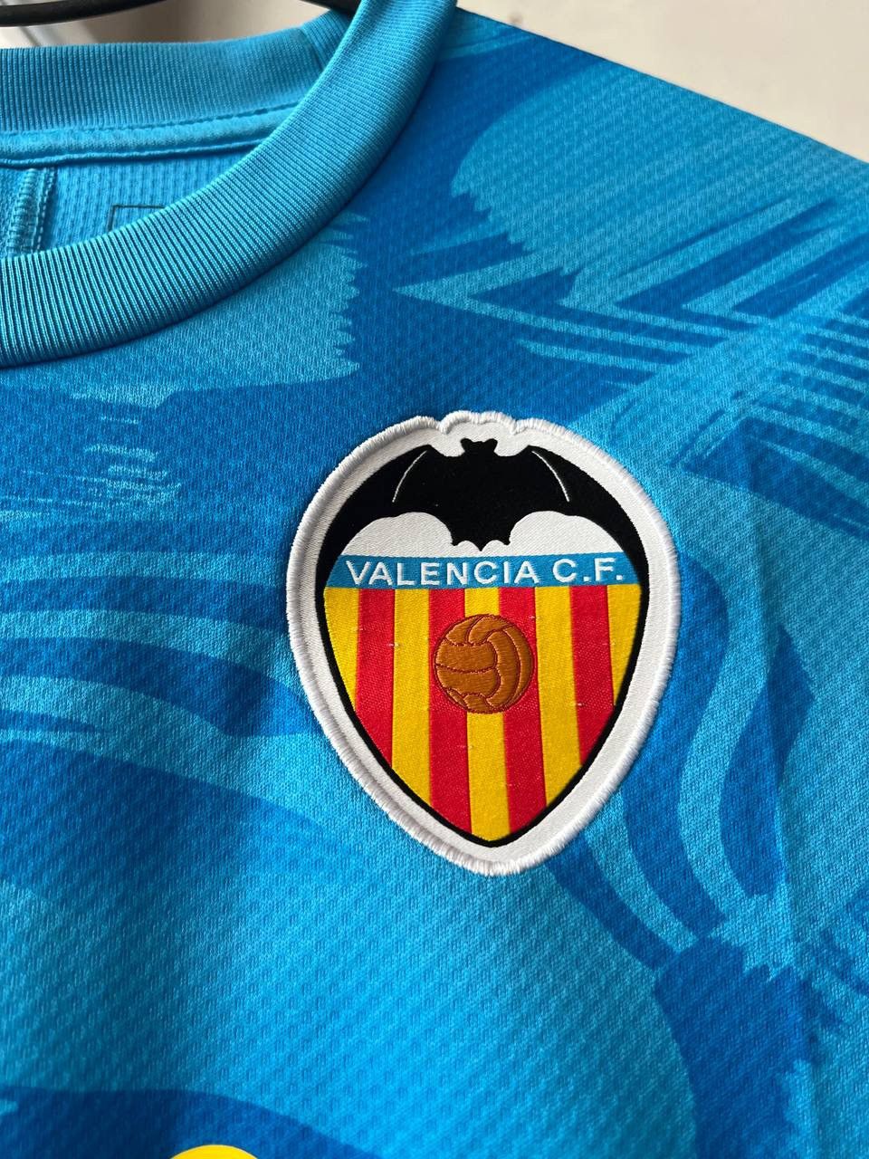 Puma 2019/20 VALENCIA CF THIRD SOCCER JERSEY FOOTBALL SHIRT SZ M Size US M / EU 48-50 / 2 - 4 Thumbnail
