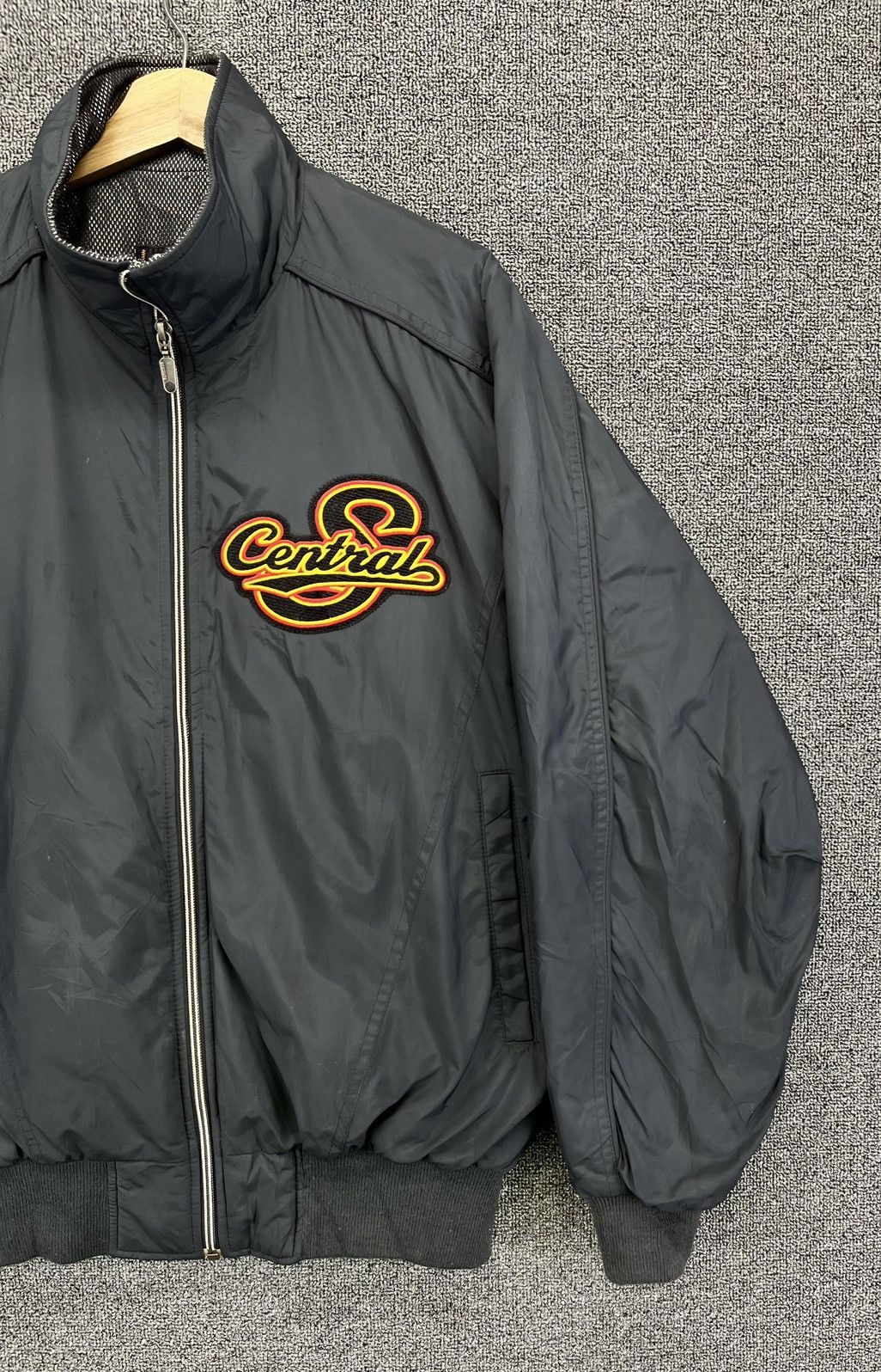 Descente Vintage Descente Rare Varsity Style Jacket Size US L / EU 52-54 / 3 - 4 Thumbnail