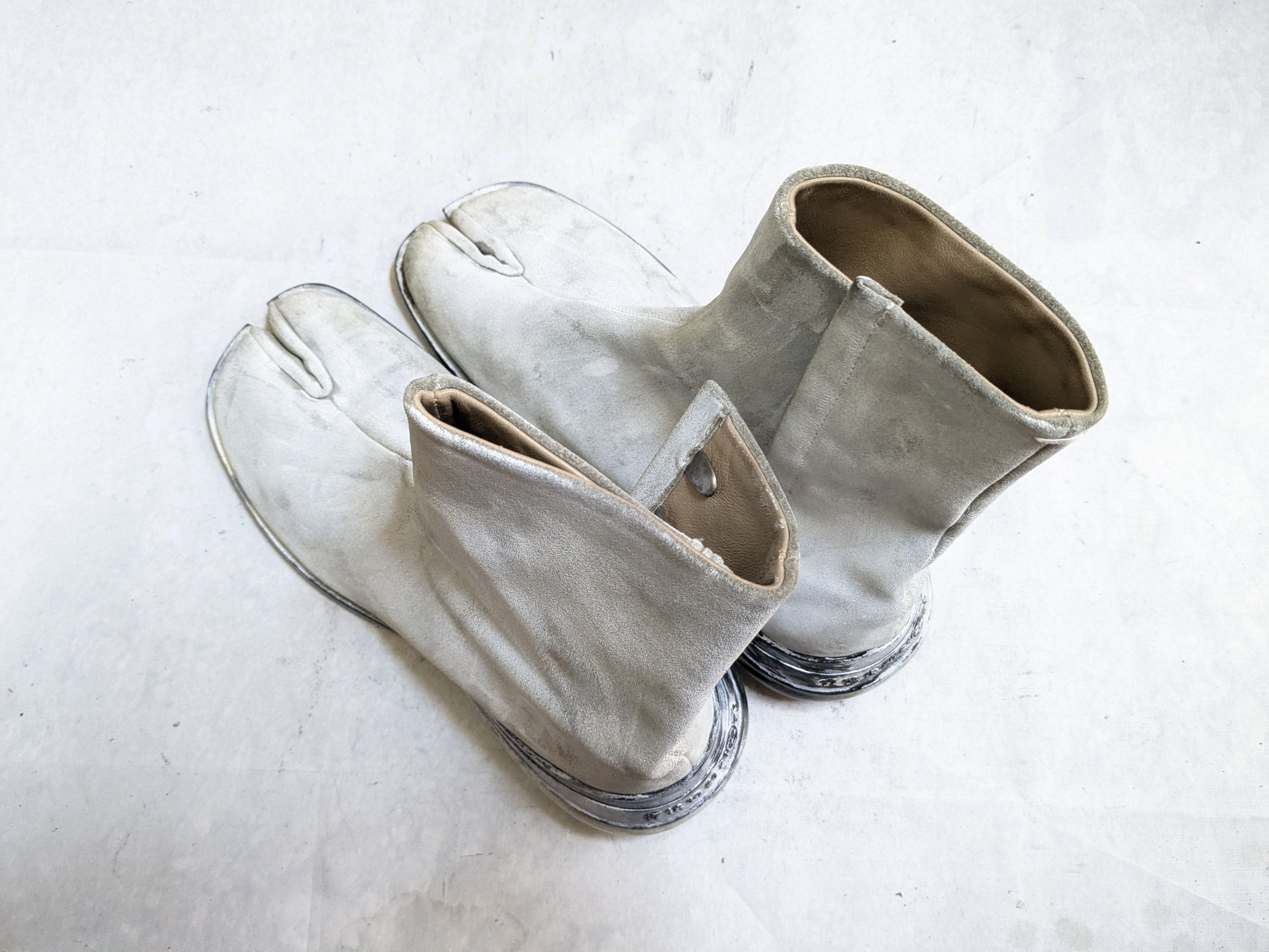 Maison Margiela Maison Margiela Tabi Boots White 11 44 Painted Leather Size US 11 / EU 44 - 13 Thumbnail