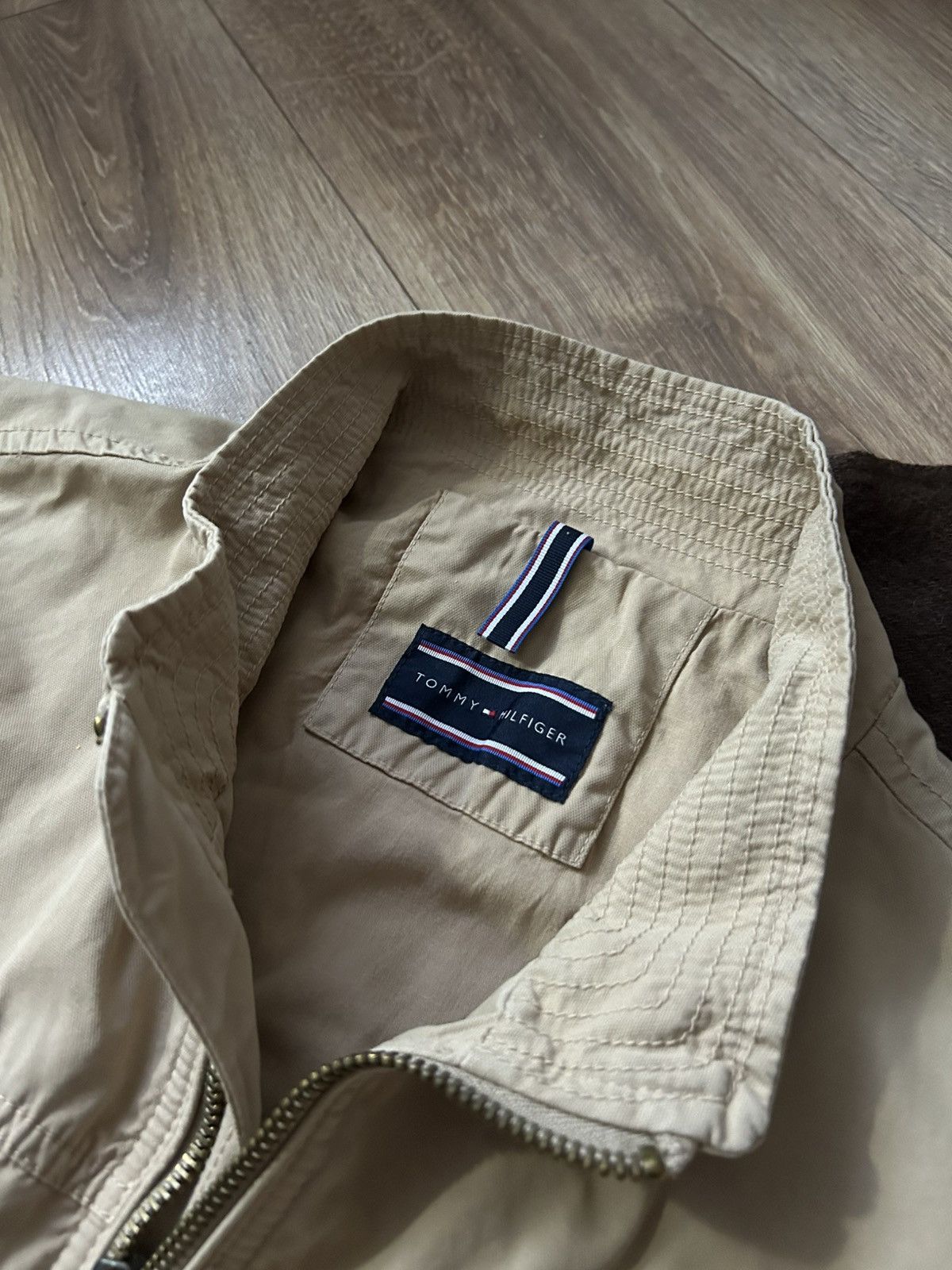 Tommy Hilfiger Tommy Hilfiger Mens beige multi-pocket bomber jakcet Size US XL / EU 56 / 4 - 3 Thumbnail
