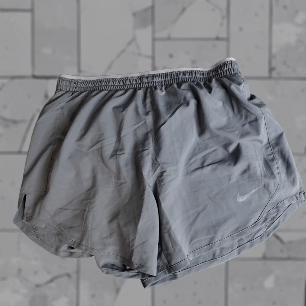 Nike Nike Womens Shorts M Gray Solid Tempo Lux DB4345-056 NEW Size 32" / US 10 / IT 46 - 1 Thumbnail