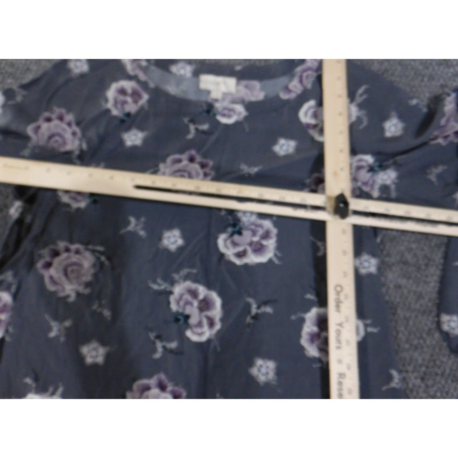 Loft LOFT Blouse Womens M Floral Henley Long Sleeve Gray Rayon Casual Shirt Womens Regular M Gray Floral Henley Long Sleeve LOFT Blouse Easter? Size M / US 6-8 / IT 42-44 - 5 Thumbnail