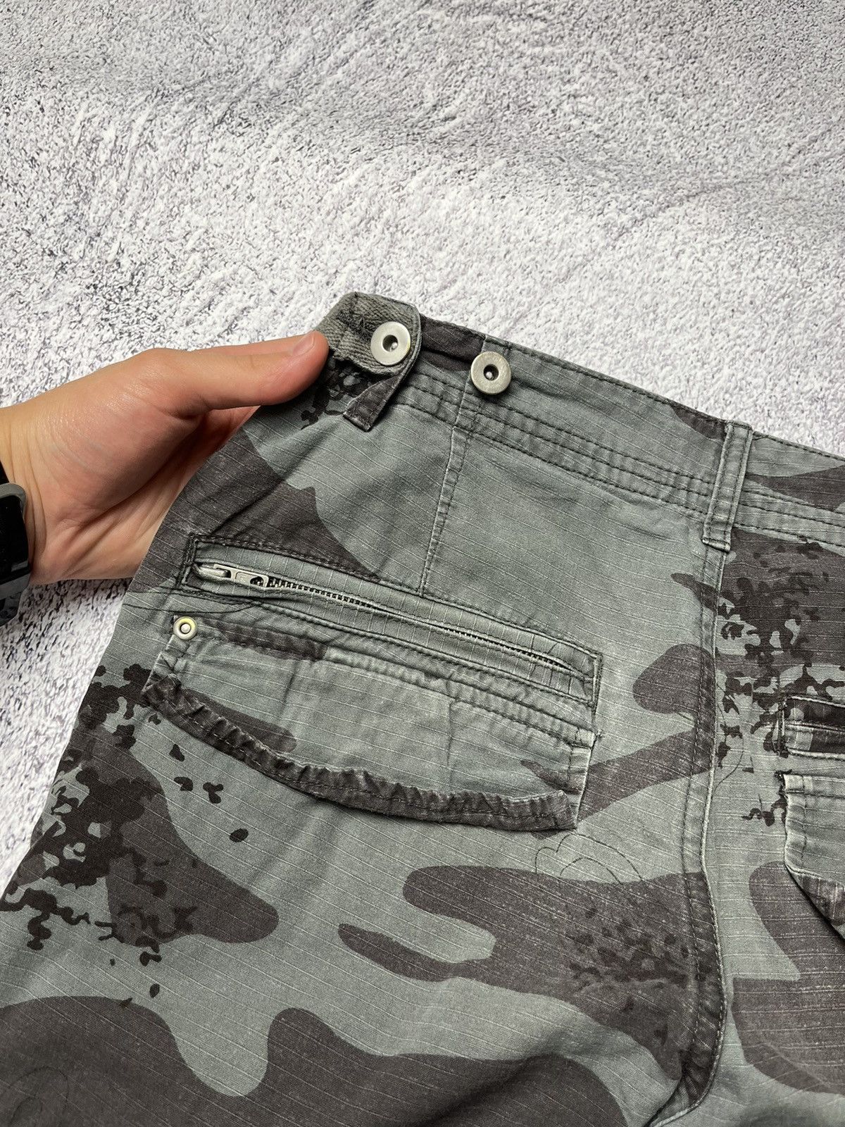 Japanese Brand VINTAGE FADED STREETWEAR CAMO CARGO PANTS Y2K Size US 32 / EU 48 - 16 Thumbnail