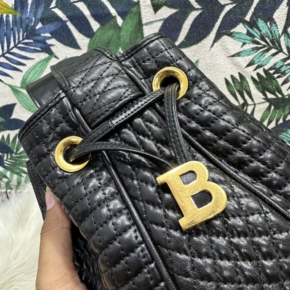 Bally Authentic BALLY Vtg. Bucket Drawstring Lambskin Shoulder Bag Size ONE SIZE - 4 Thumbnail
